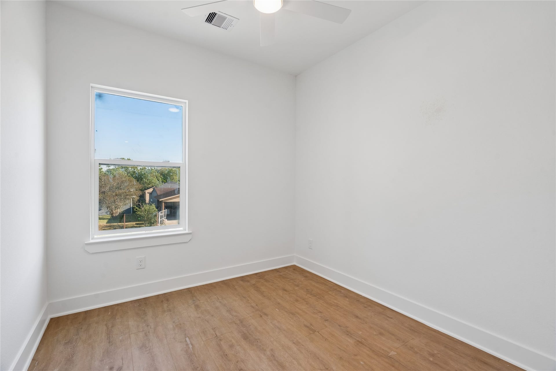 5014 Willow Glen Drive, Houston, TX 77033 UNIT A