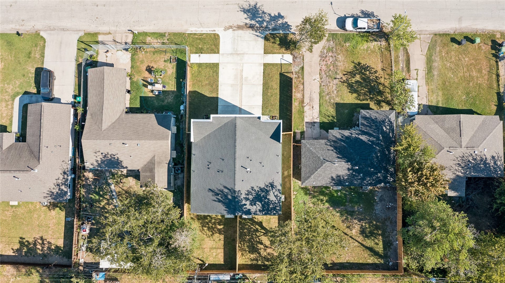 5014 Willow Glen Drive, Houston, TX 77033 5014 Willow Glen Drive, Houston, TX 77033