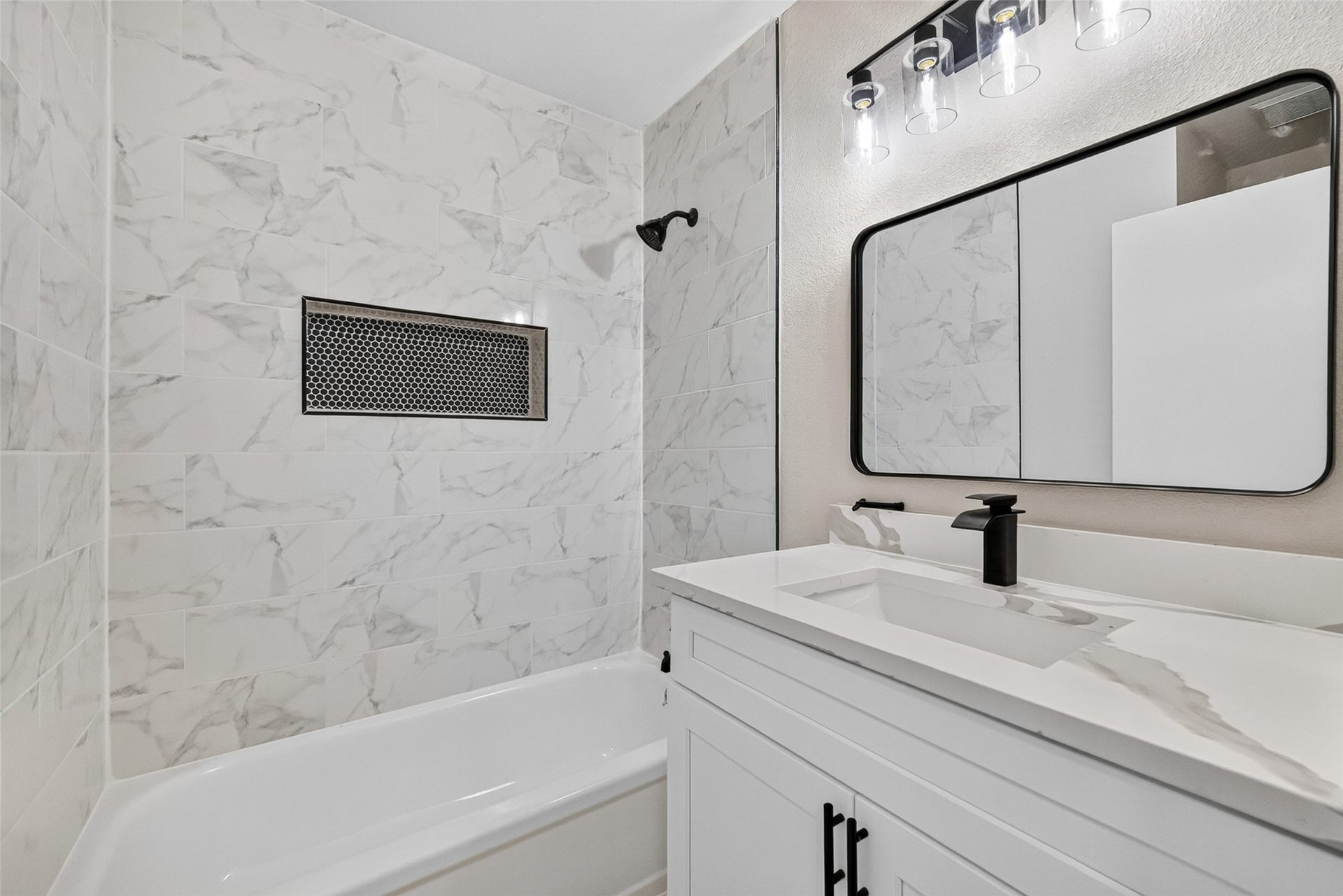 5833 Village Forest Court, Houston, TX 77092 Full Bath