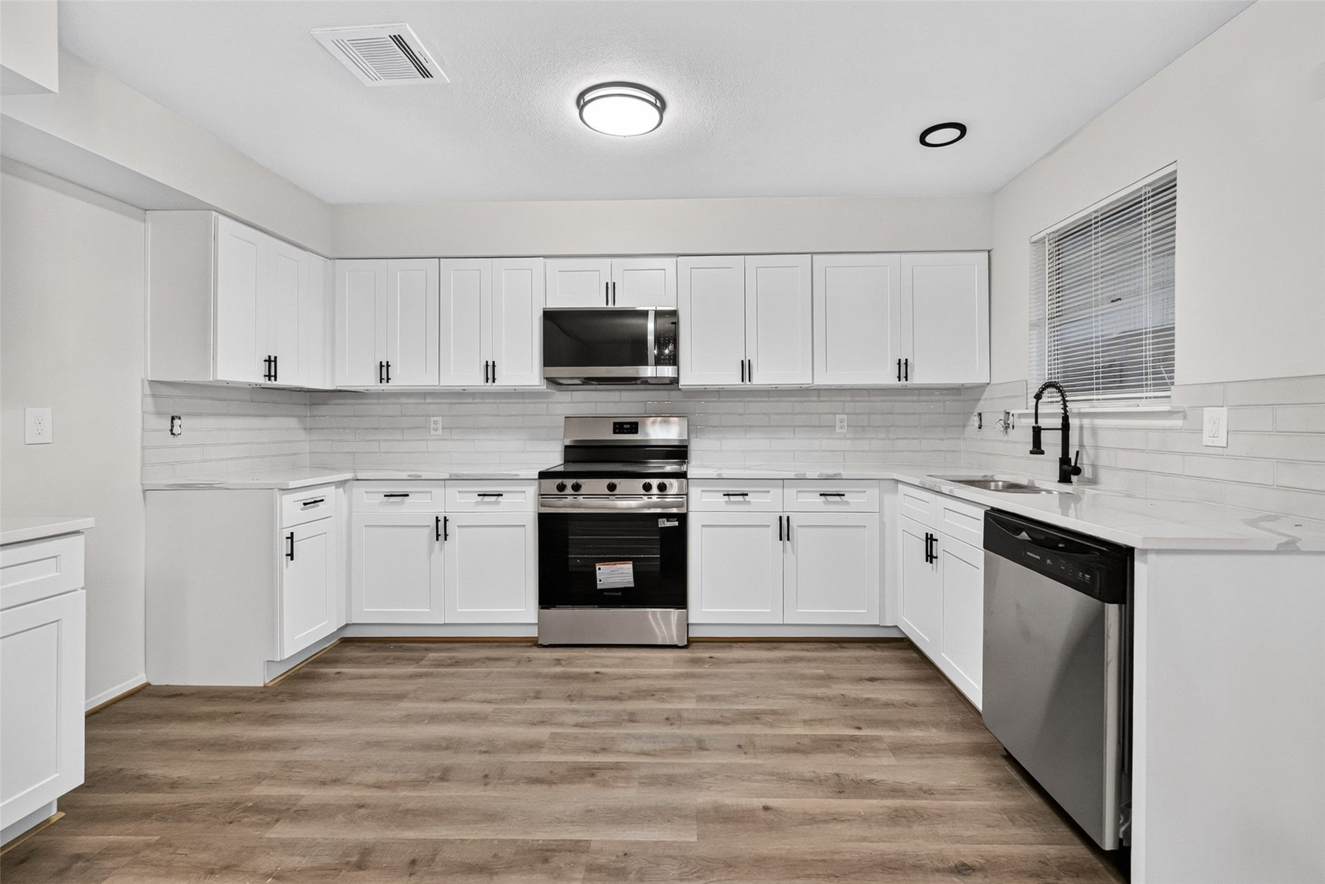 5833 Village Forest Court, Houston, TX 77092 Kitchen