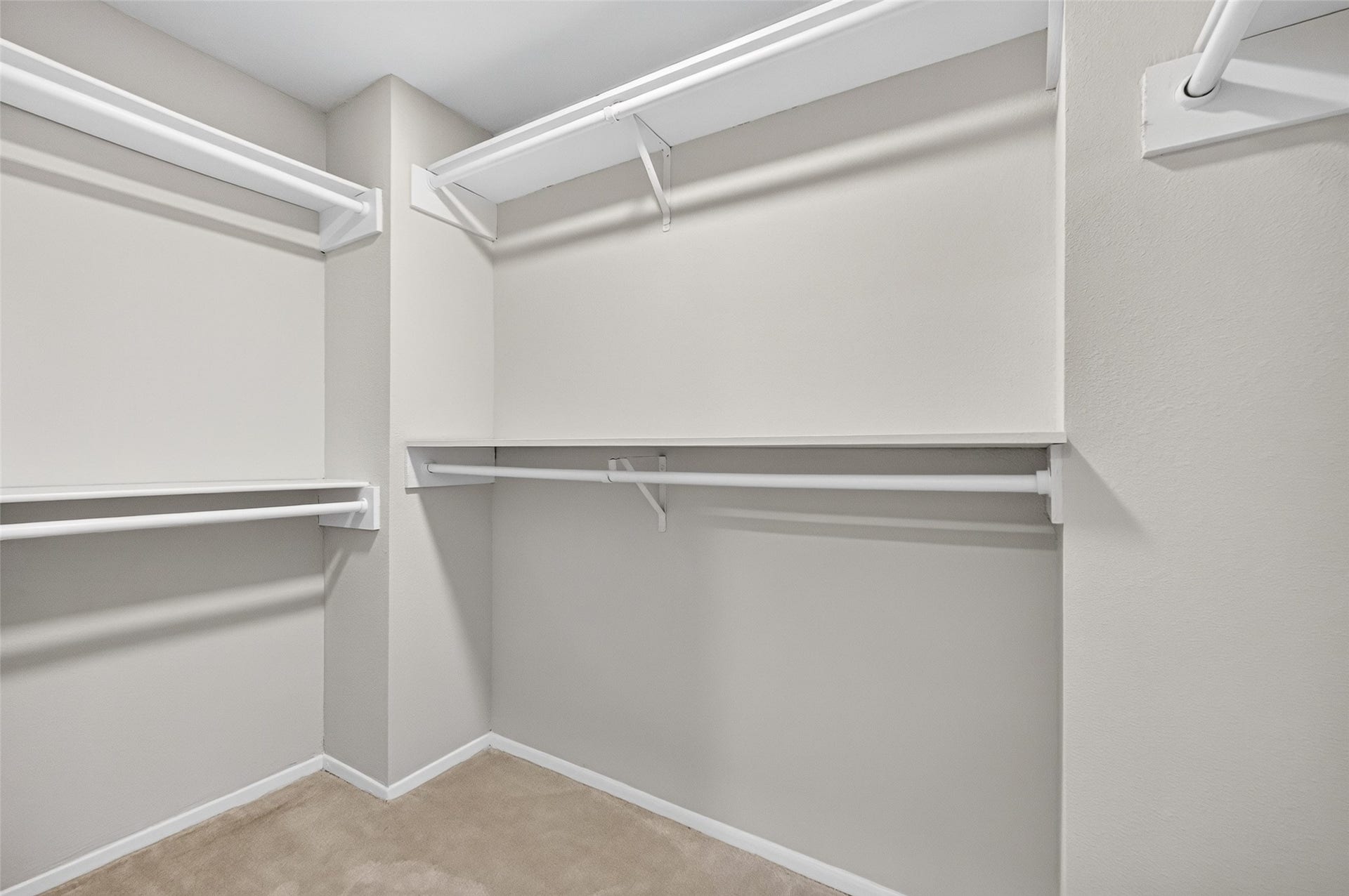 5833 Village Forest Court, Houston, TX 77092 Walk-in closet