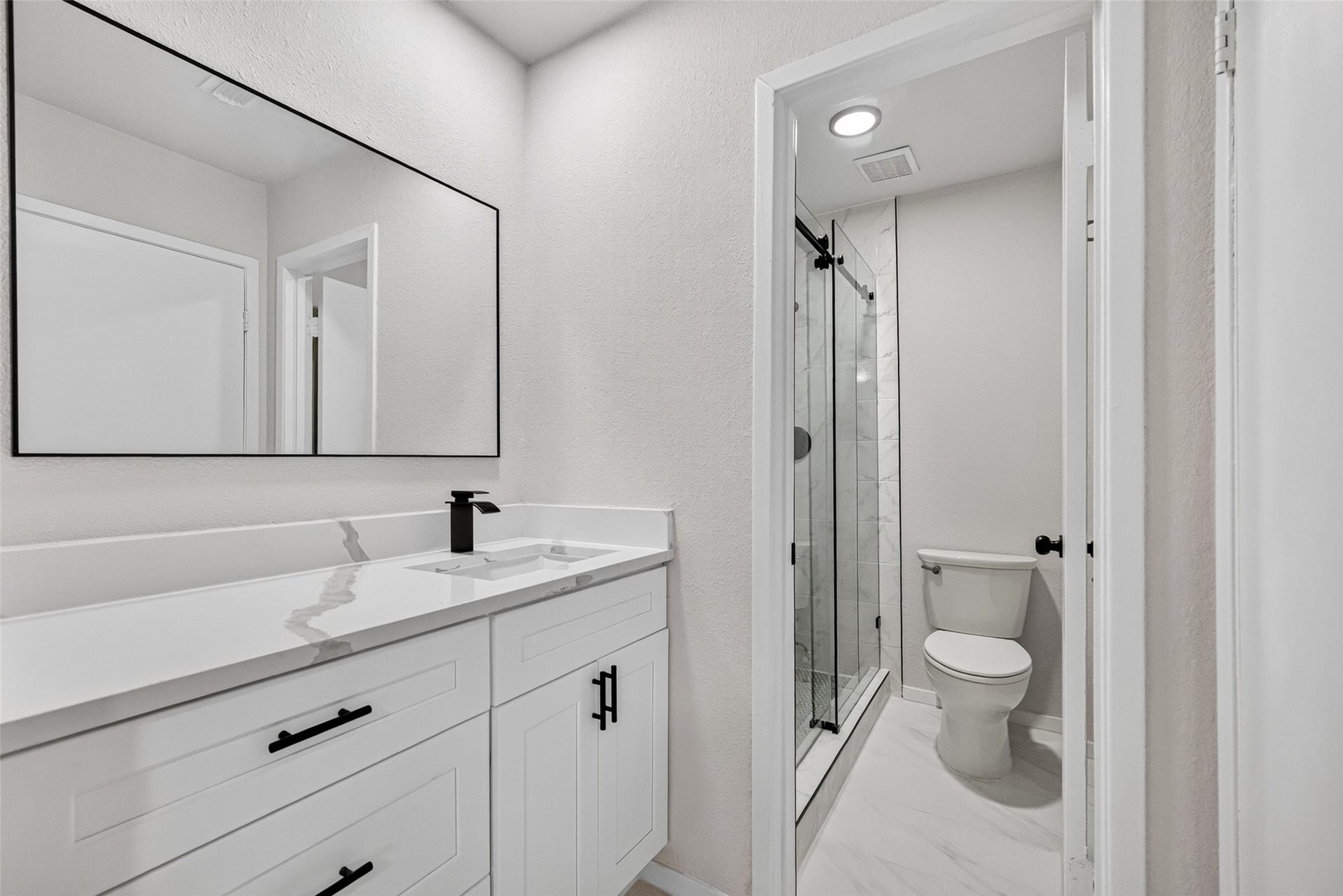 5833 Village Forest Court, Houston, TX 77092 Full Bath 2