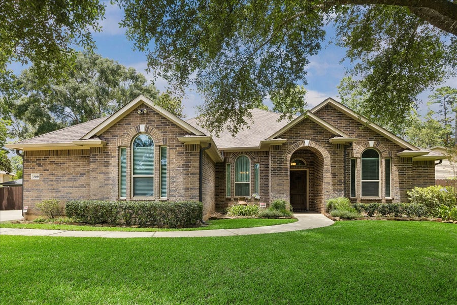 Property photo for 709 Forest Lane Court, Conroe, TX
