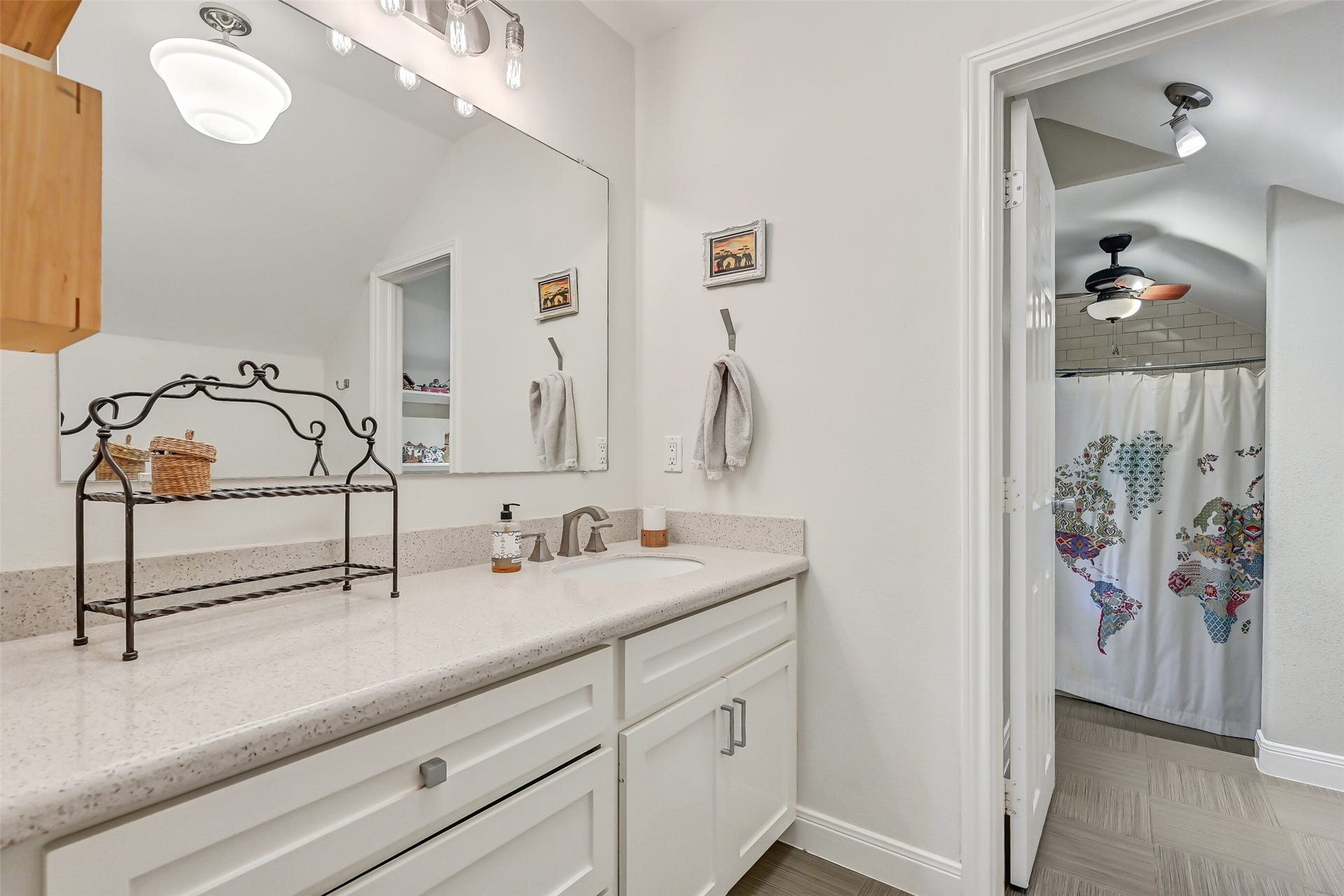 203 W Spreading Oaks Avenue, Friendswood, TX 77546 203 W Spreading Oaks Avenue, Friendswood, TX 77546