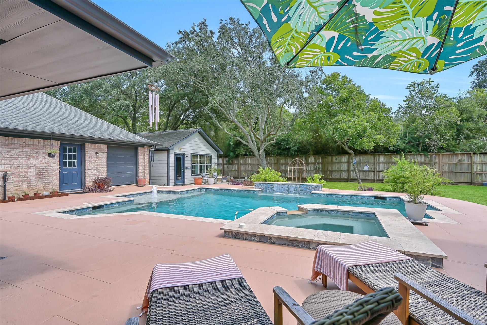 203 W Spreading Oaks Avenue, Friendswood, TX 77546 203 W Spreading Oaks Avenue, Friendswood, TX 77546