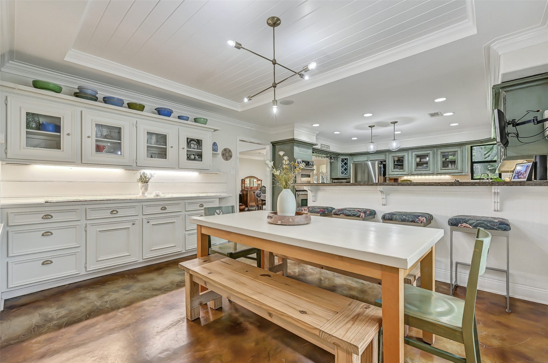 203 W Spreading Oaks Avenue, Friendswood, TX 77546 203 W Spreading Oaks Avenue, Friendswood, TX 77546