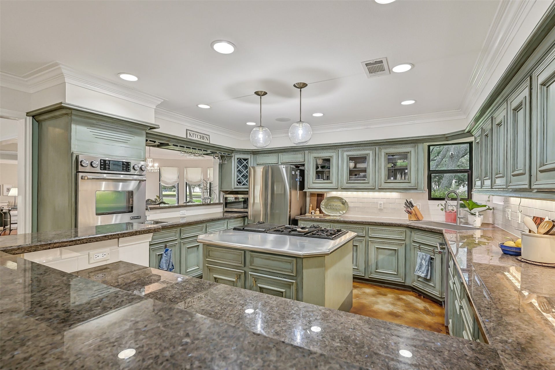 203 W Spreading Oaks Avenue, Friendswood, TX 77546 203 W Spreading Oaks Avenue, Friendswood, TX 77546