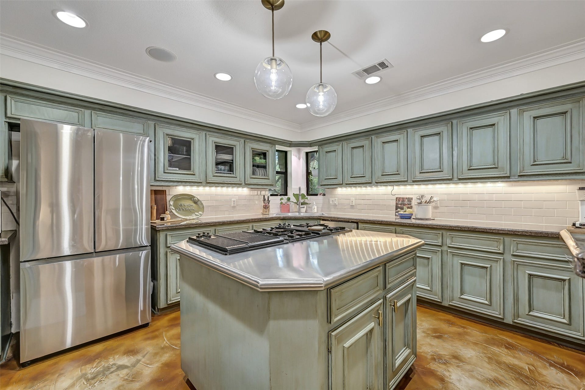 203 W Spreading Oaks Avenue, Friendswood, TX 77546 203 W Spreading Oaks Avenue, Friendswood, TX 77546