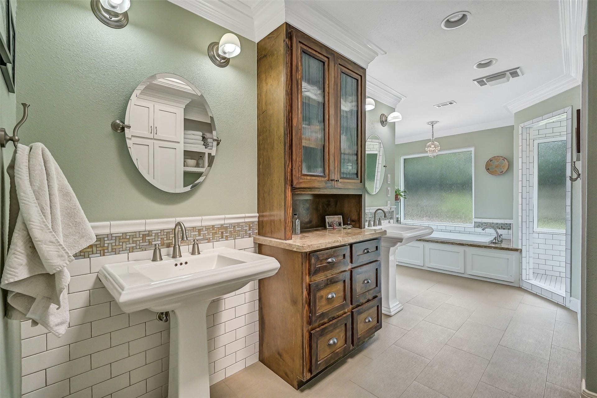 203 W Spreading Oaks Avenue, Friendswood, TX 77546 203 W Spreading Oaks Avenue, Friendswood, TX 77546