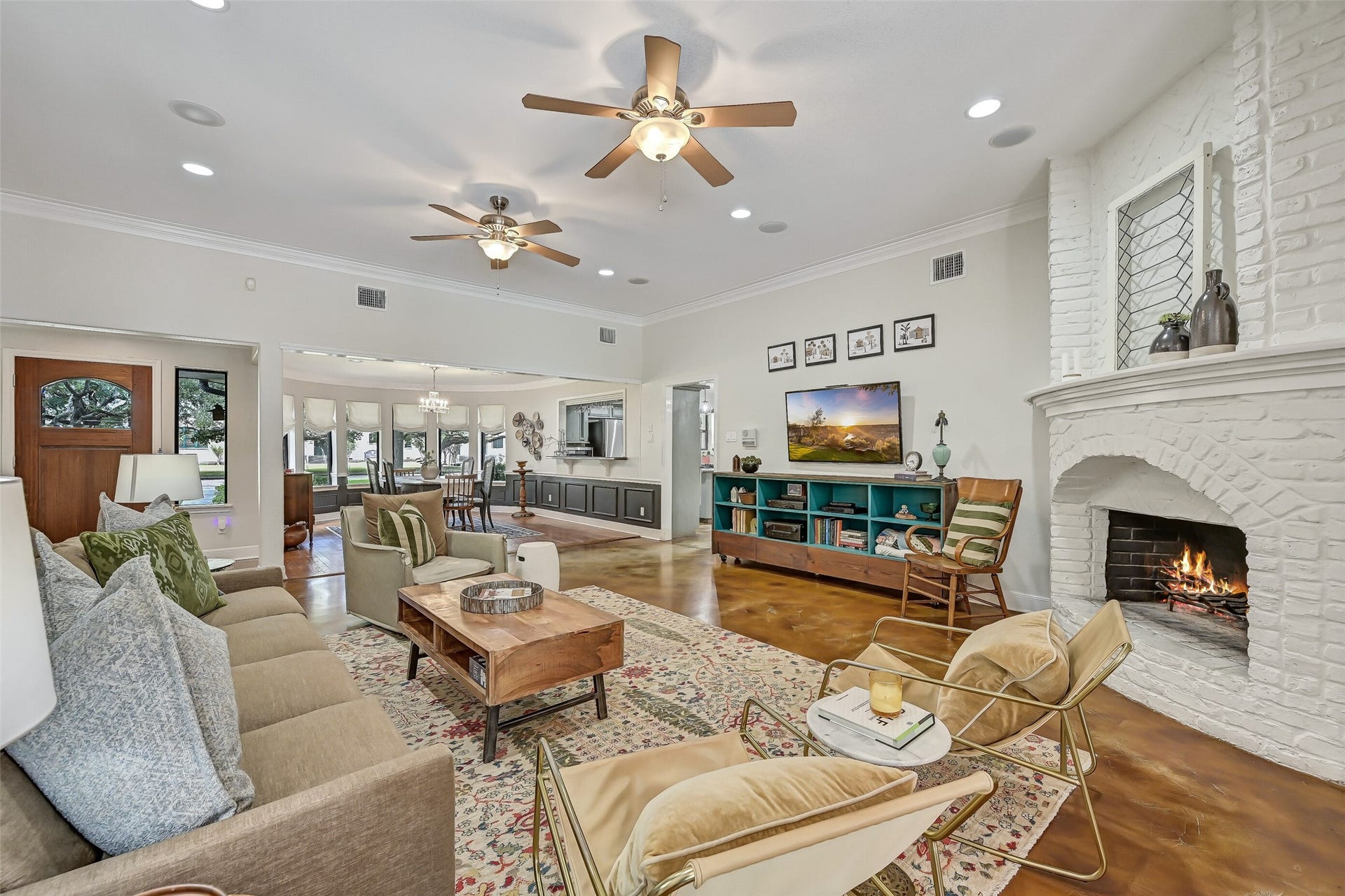 203 W Spreading Oaks Avenue, Friendswood, TX 77546 203 W Spreading Oaks Avenue, Friendswood, TX 77546