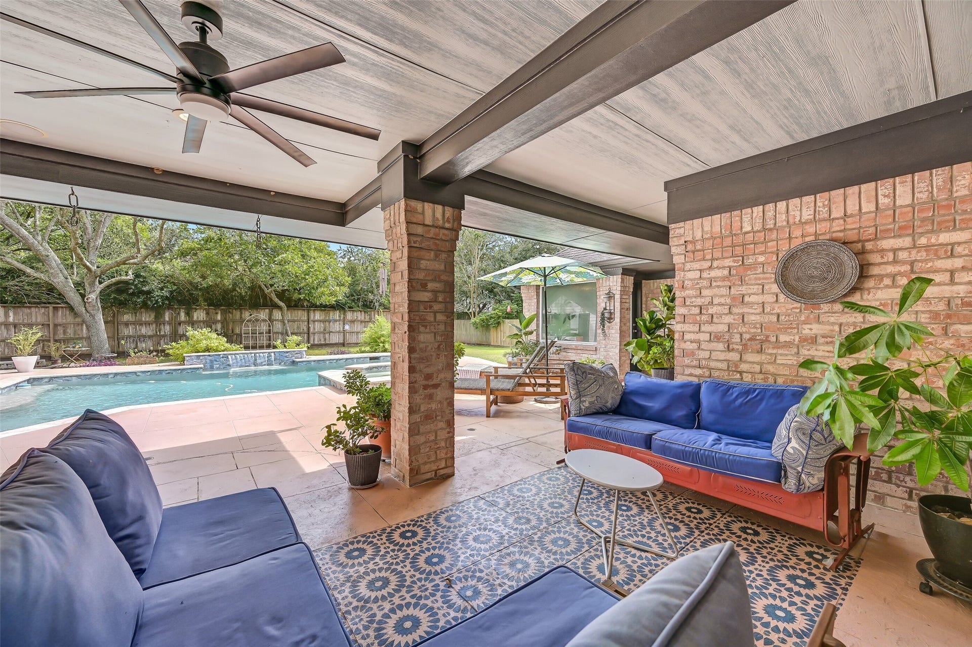 203 W Spreading Oaks Avenue, Friendswood, TX 77546 203 W Spreading Oaks Avenue, Friendswood, TX 77546
