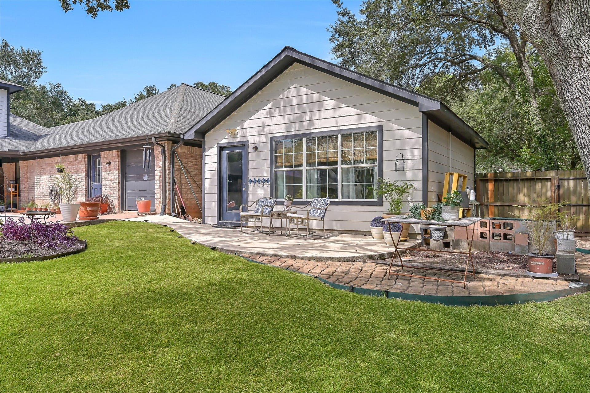 203 W Spreading Oaks Avenue, Friendswood, TX 77546 Back yard house - perfect for guests, game room or pool house!