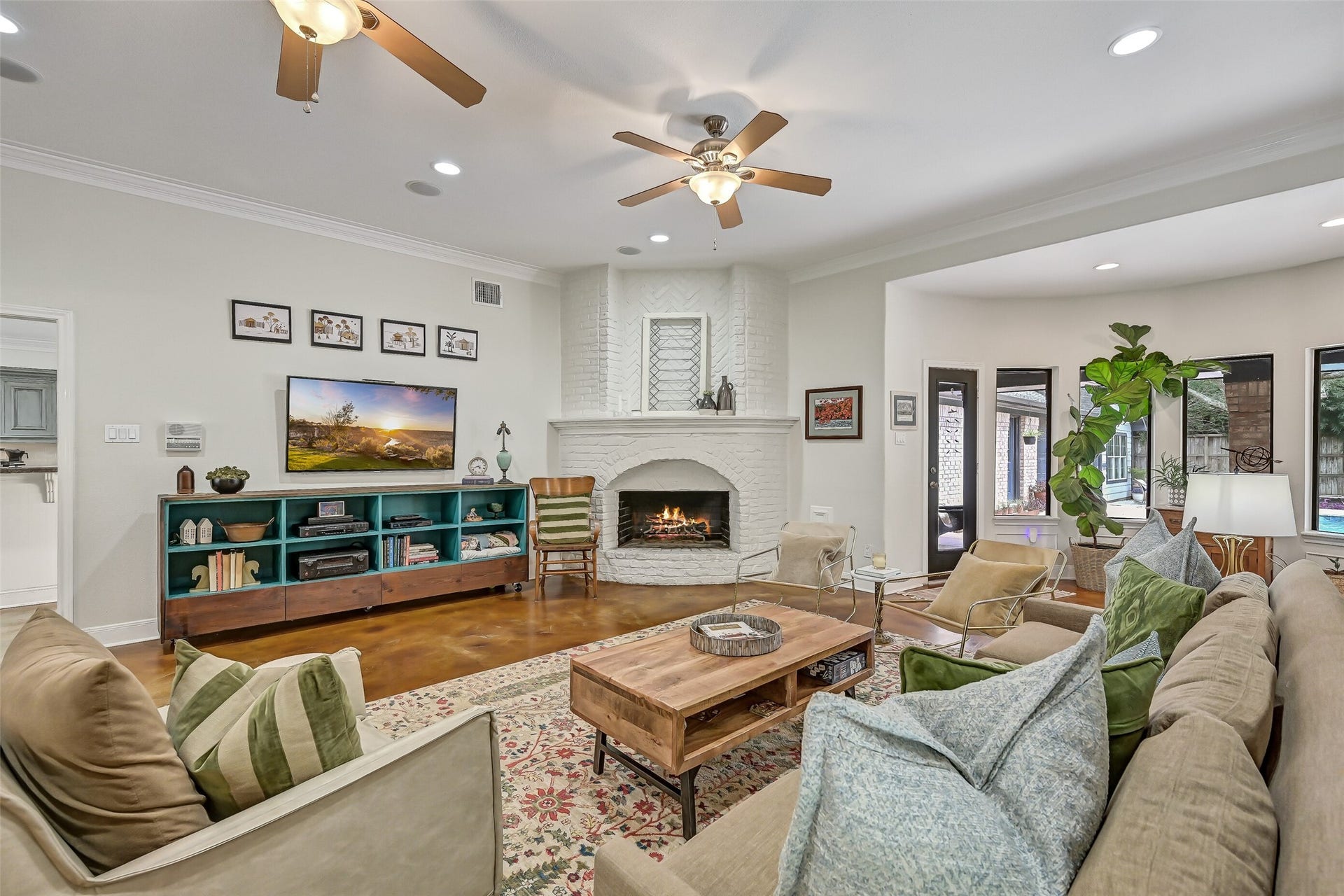 203 W Spreading Oaks Avenue, Friendswood, TX 77546 203 W Spreading Oaks Avenue, Friendswood, TX 77546