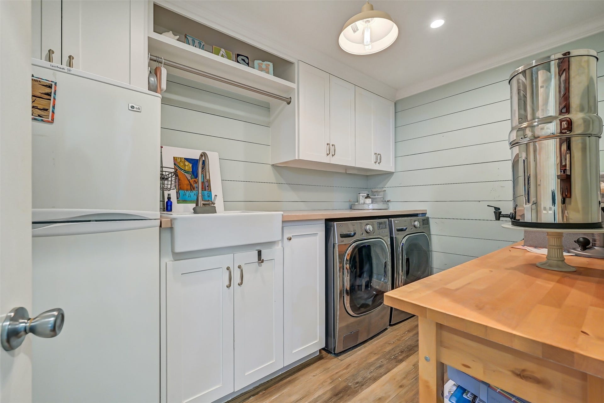 203 W Spreading Oaks Avenue, Friendswood, TX 77546 203 W Spreading Oaks Avenue, Friendswood, TX 77546