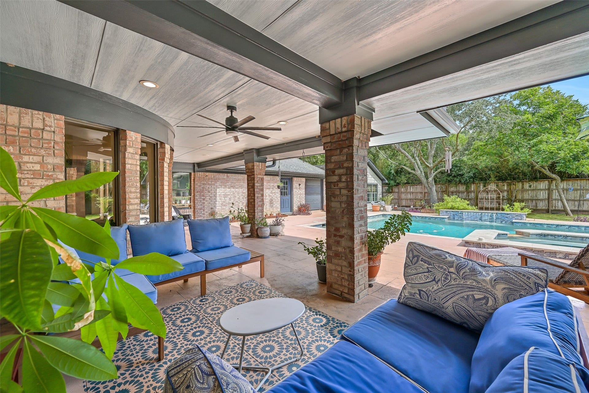 203 W Spreading Oaks Avenue, Friendswood, TX 77546 203 W Spreading Oaks Avenue, Friendswood, TX 77546