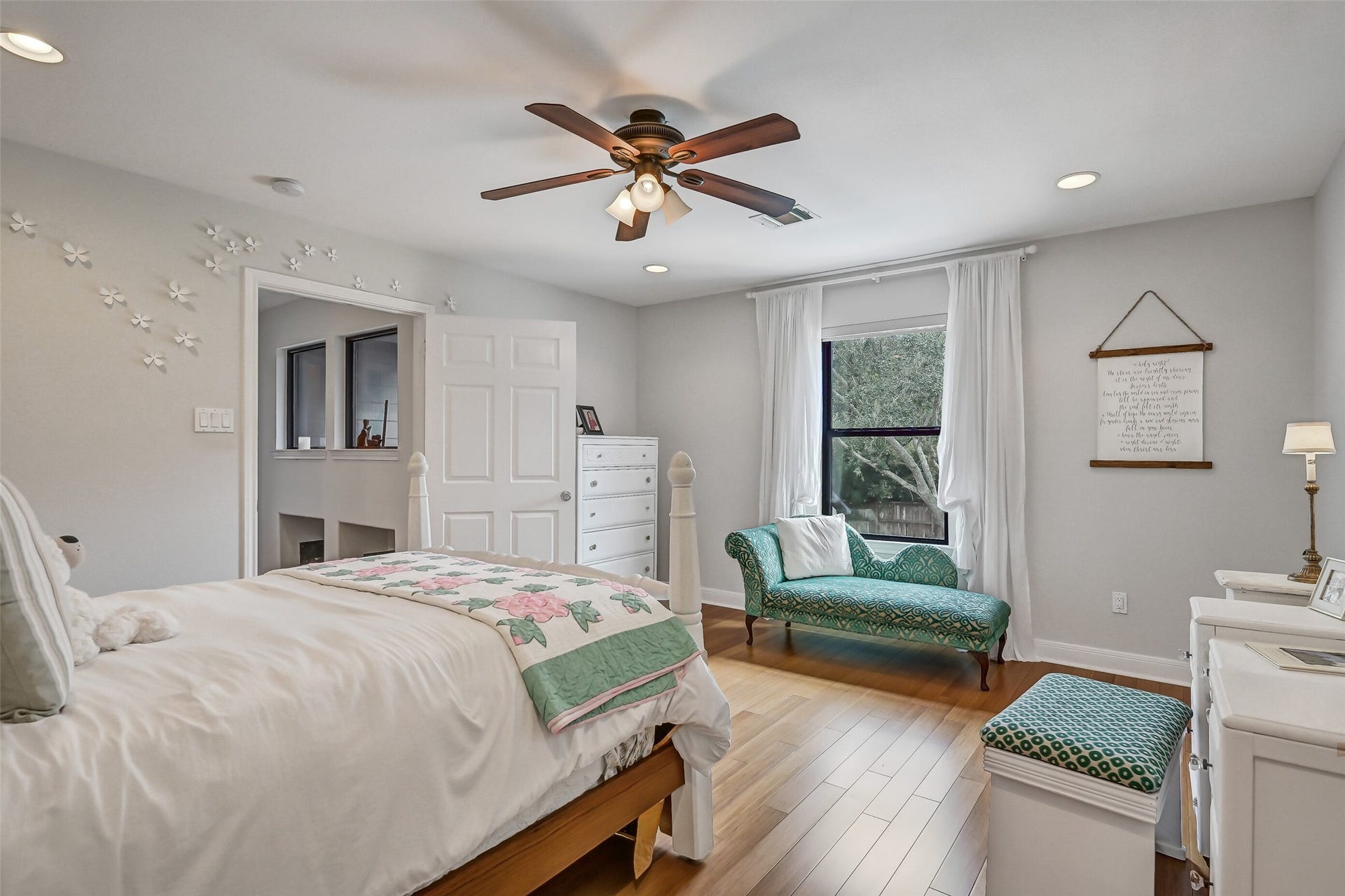 203 W Spreading Oaks Avenue, Friendswood, TX 77546 203 W Spreading Oaks Avenue, Friendswood, TX 77546
