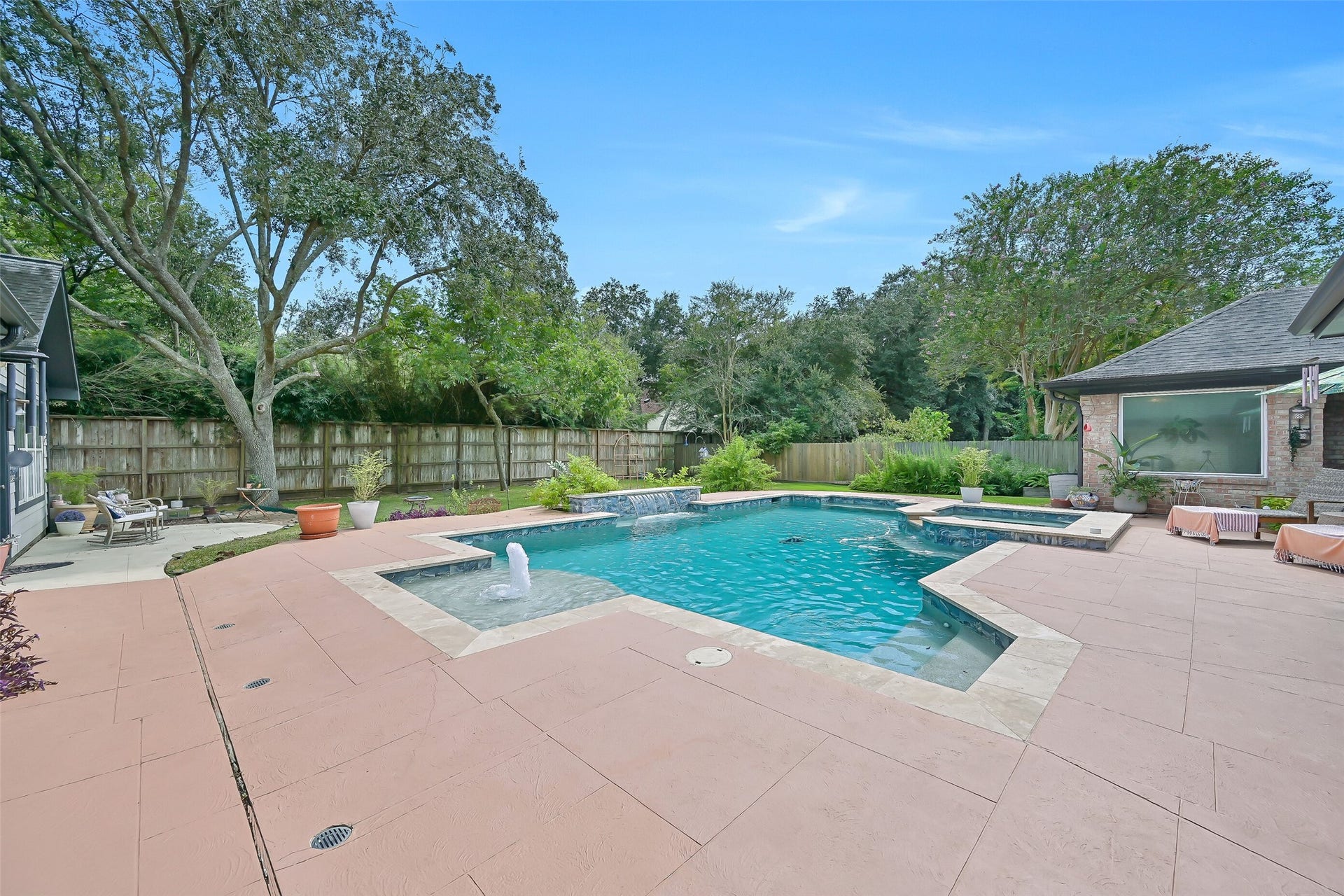 203 W Spreading Oaks Avenue, Friendswood, TX 77546 203 W Spreading Oaks Avenue, Friendswood, TX 77546