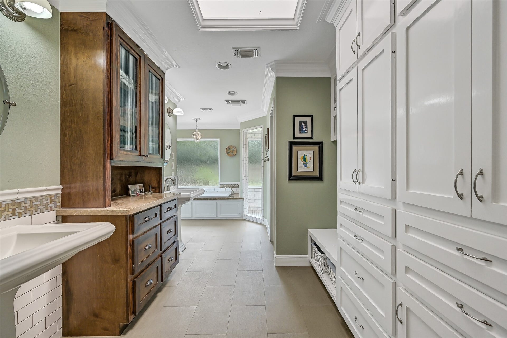 203 W Spreading Oaks Avenue, Friendswood, TX 77546 203 W Spreading Oaks Avenue, Friendswood, TX 77546