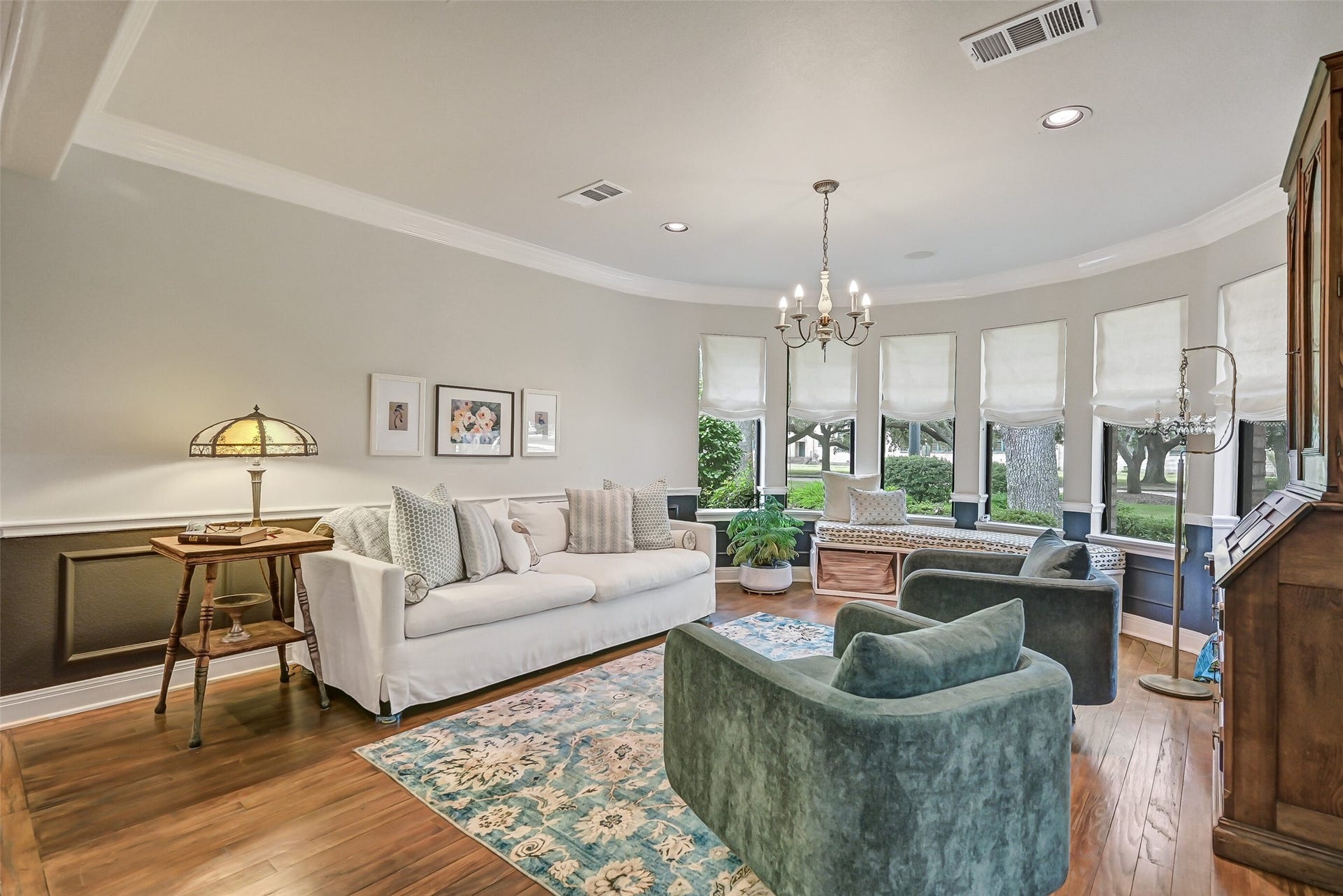 203 W Spreading Oaks Avenue, Friendswood, TX 77546 203 W Spreading Oaks Avenue, Friendswood, TX 77546