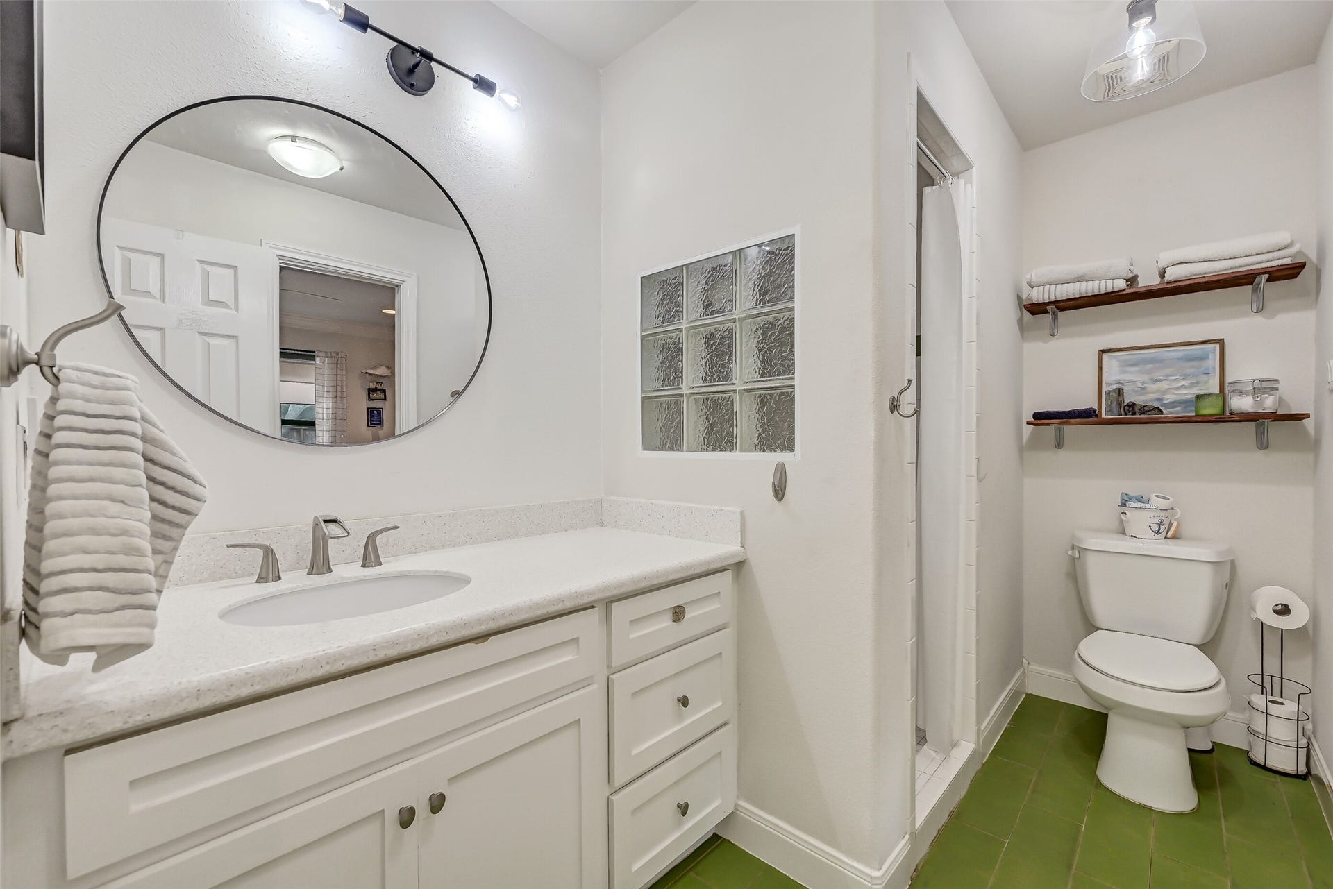 203 W Spreading Oaks Avenue, Friendswood, TX 77546 203 W Spreading Oaks Avenue, Friendswood, TX 77546