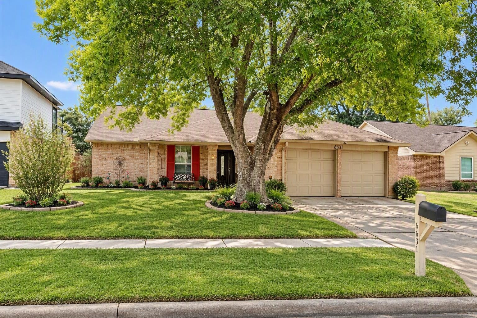 6631 Inwood West Drive, Houston, TX 77088 Lush Curb appeal