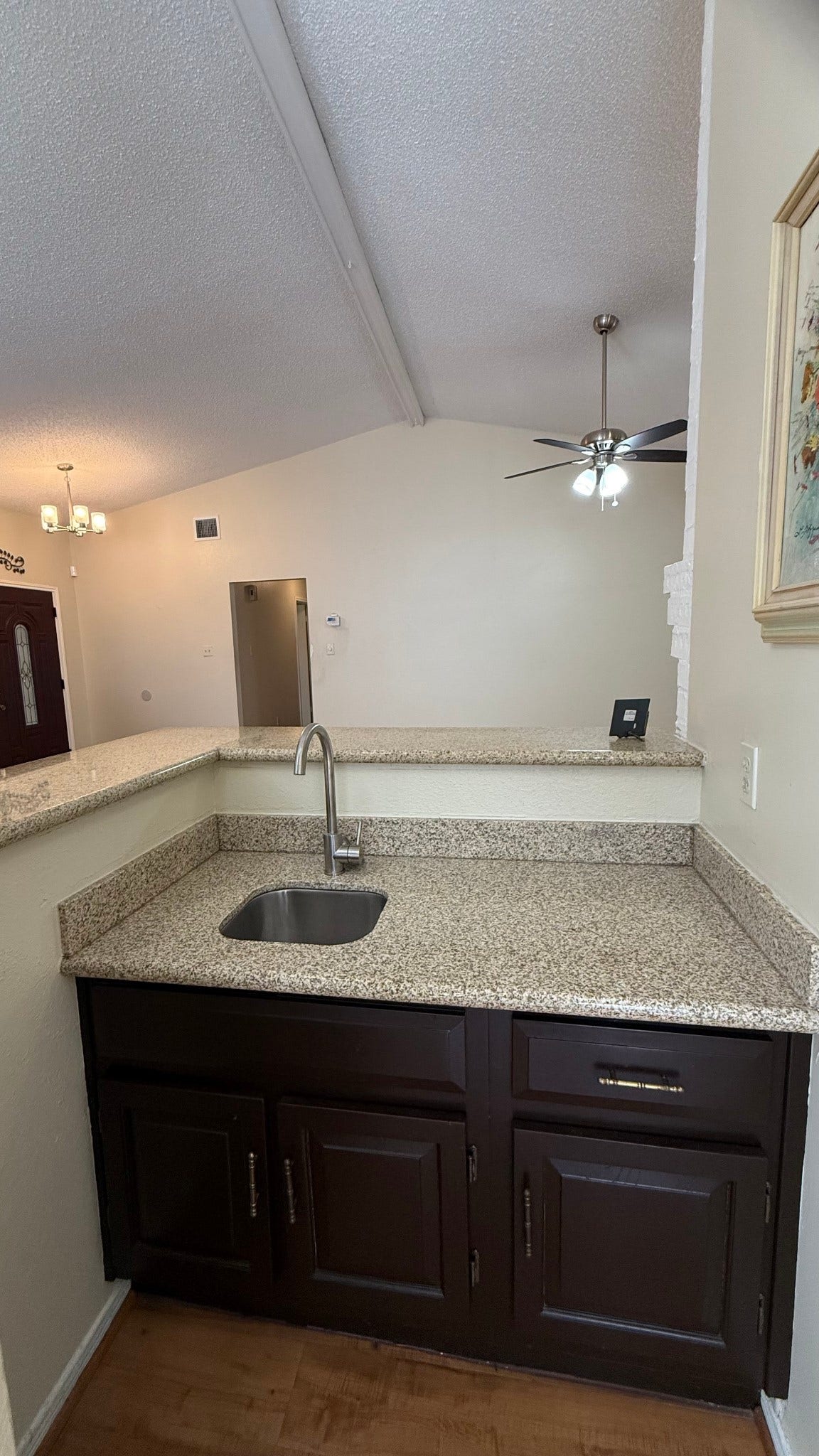 6631 Inwood West Drive, Houston, TX 77088 Wet bar perfect for entertaining or use as a coffee bar