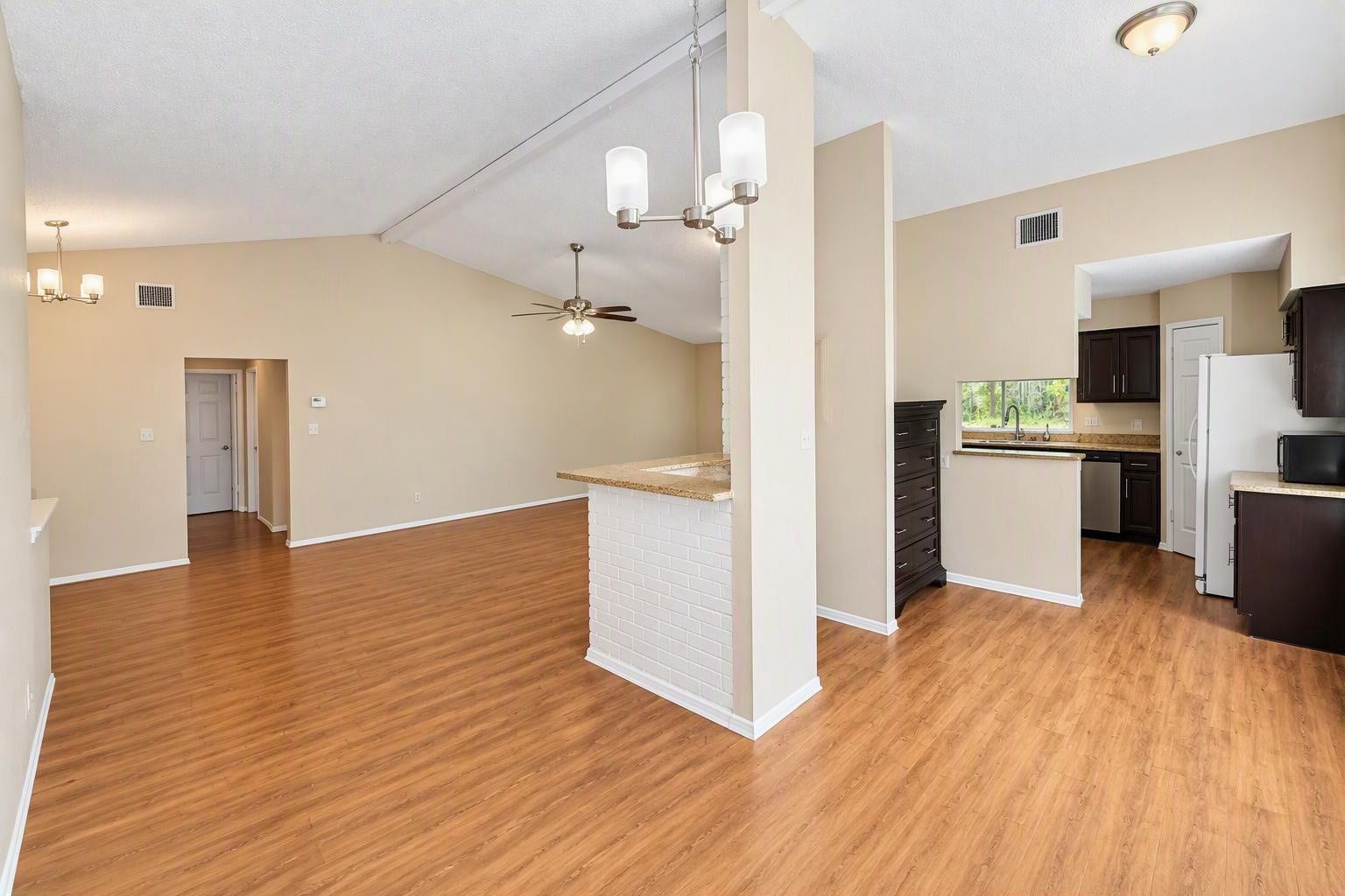 6631 Inwood West Drive, Houston, TX 77088 Breakfast / Dining area opens to living area & kitchen