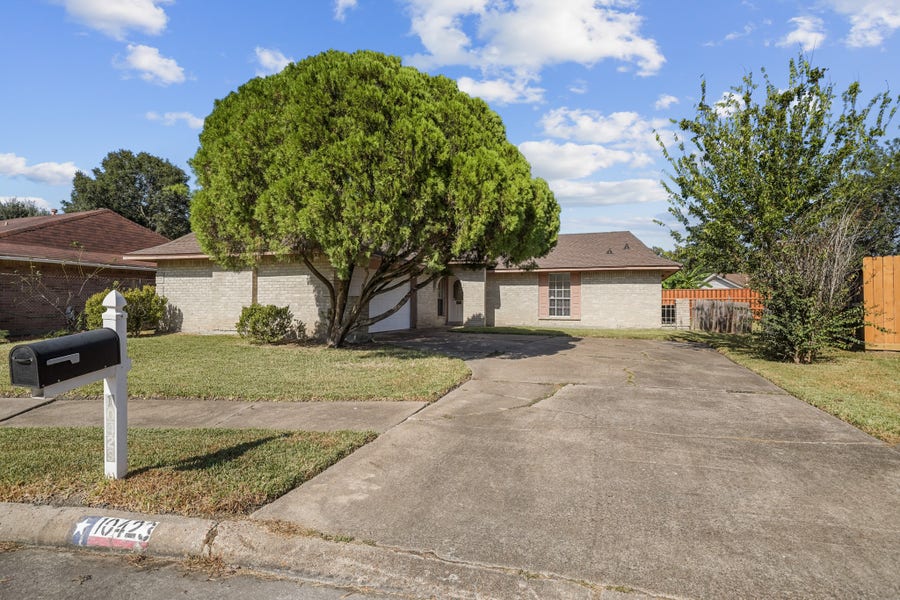 Property photo for 10423 Sageburrow Drive, Houston, TX