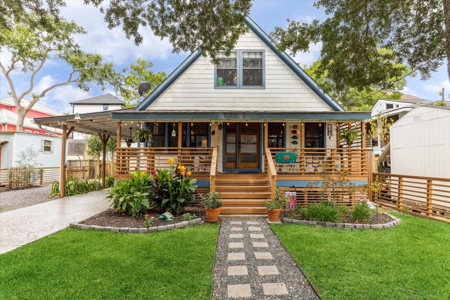 Property photo for 210 Queen Road, Clear Lake Shores, TX