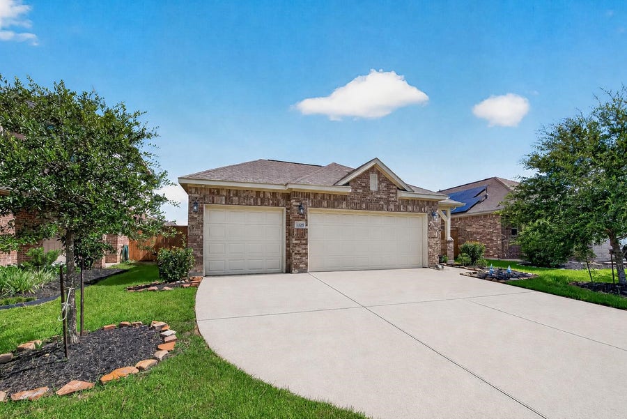 Property photo for 1329 Red Hills Drive, Rosharon, TX