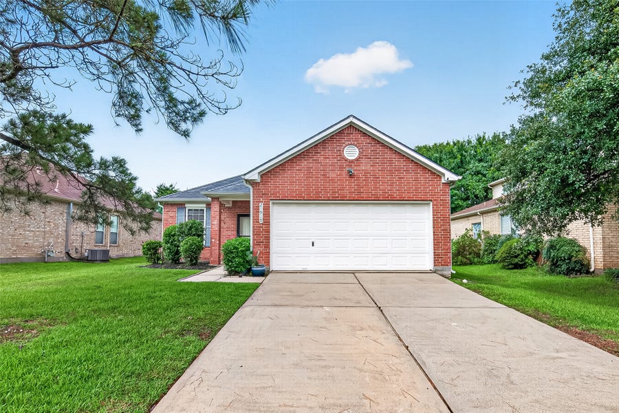 Property photo for 21915 Willow Shadows Drive, Tomball, TX