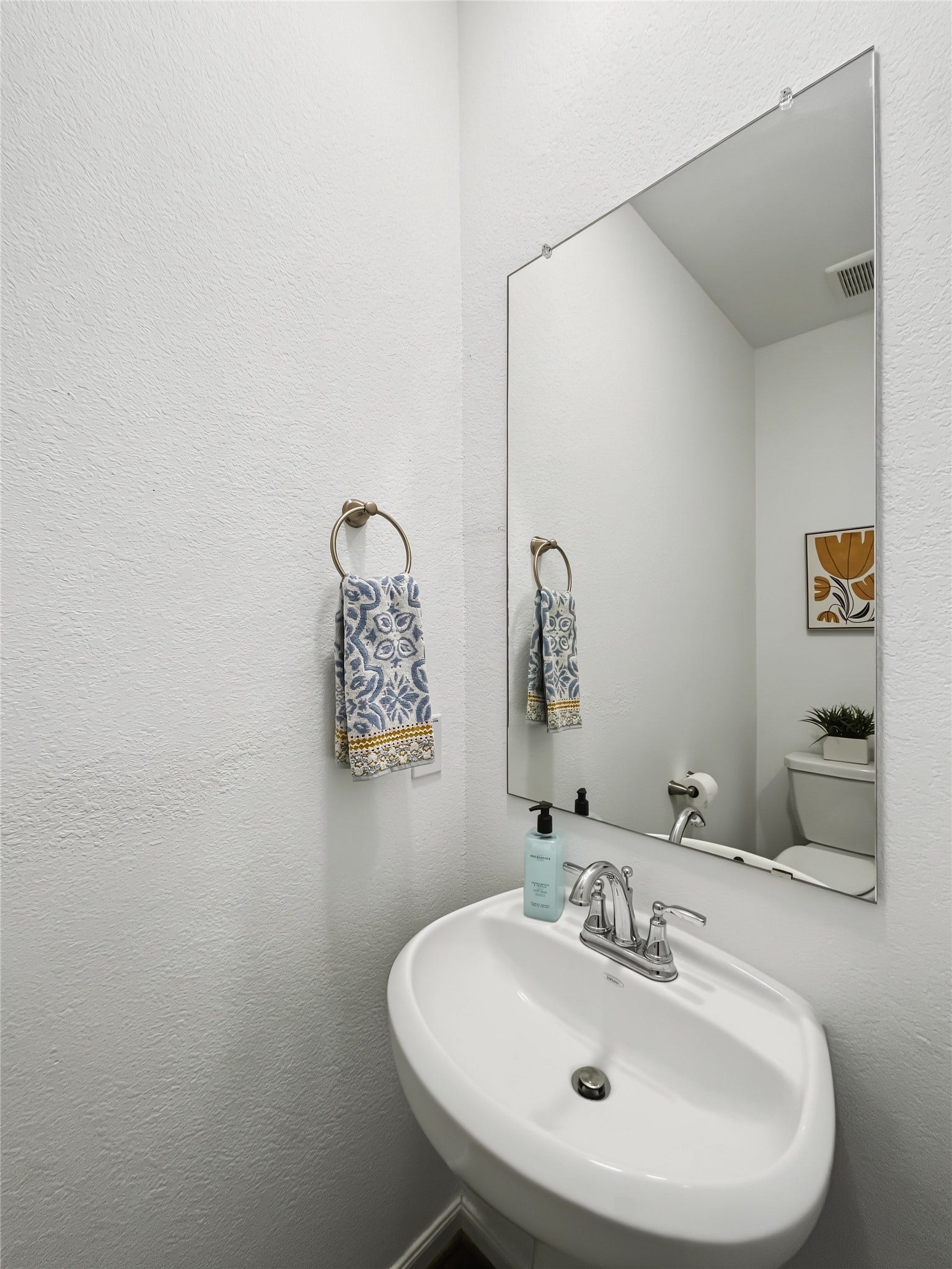 1423 Cecilia Vines Drive, Conroe, TX 77301 View of the powder bathroom downstairs.
