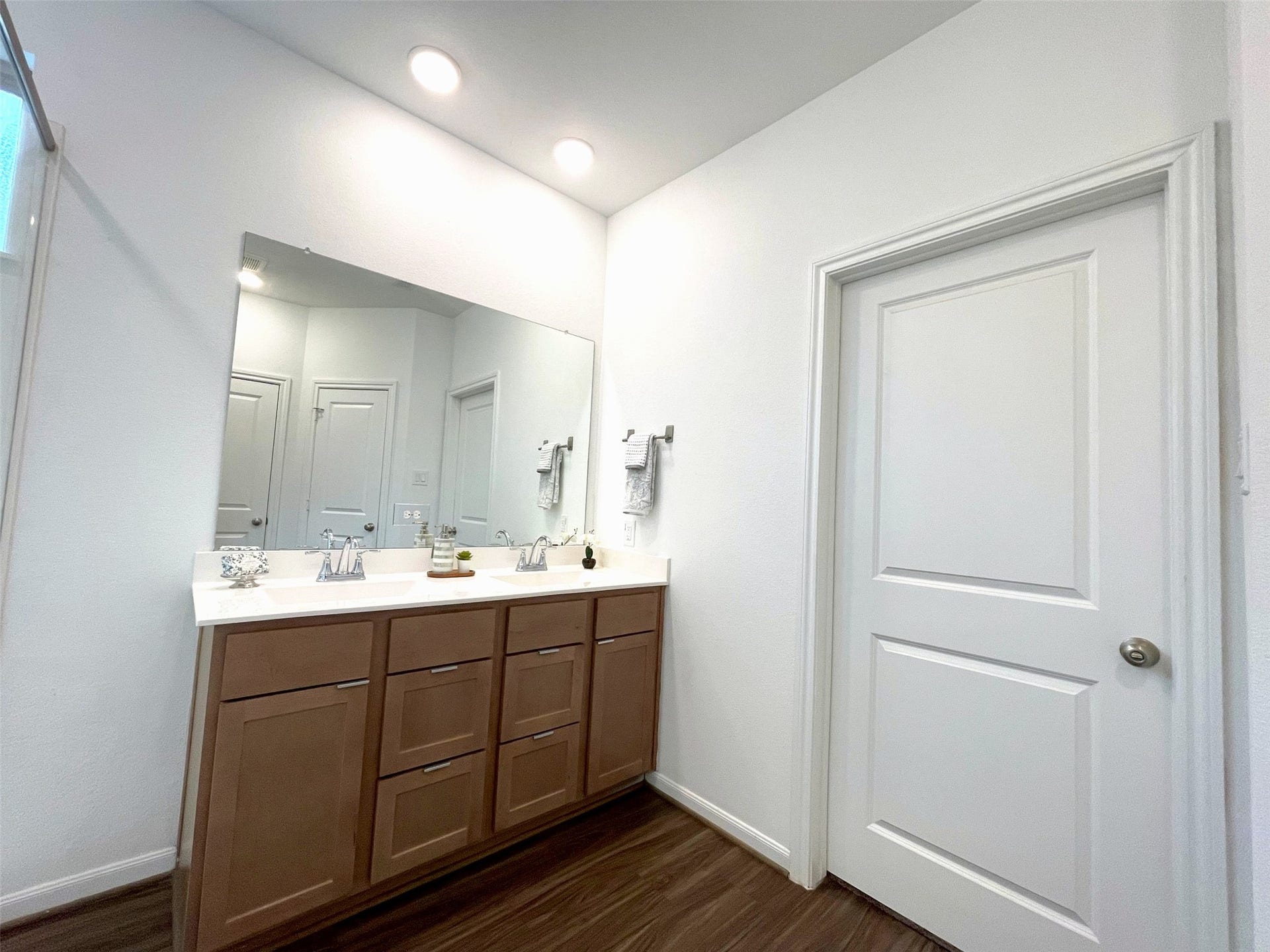 1423 Cecilia Vines Drive, Conroe, TX 77301 Another view of the primary bathroom.