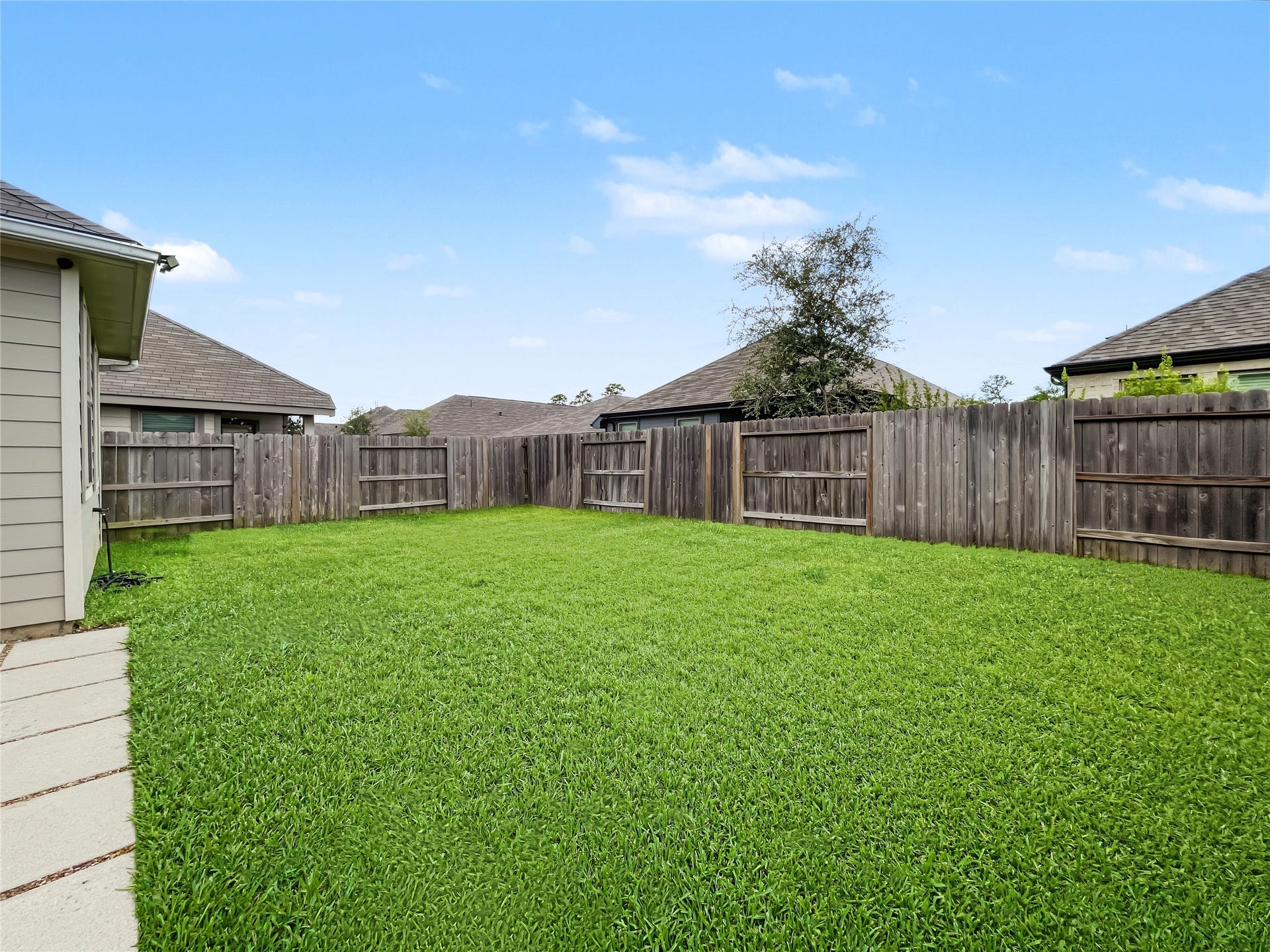 1423 Cecilia Vines Drive, Conroe, TX 77301 Another view of the backyard.