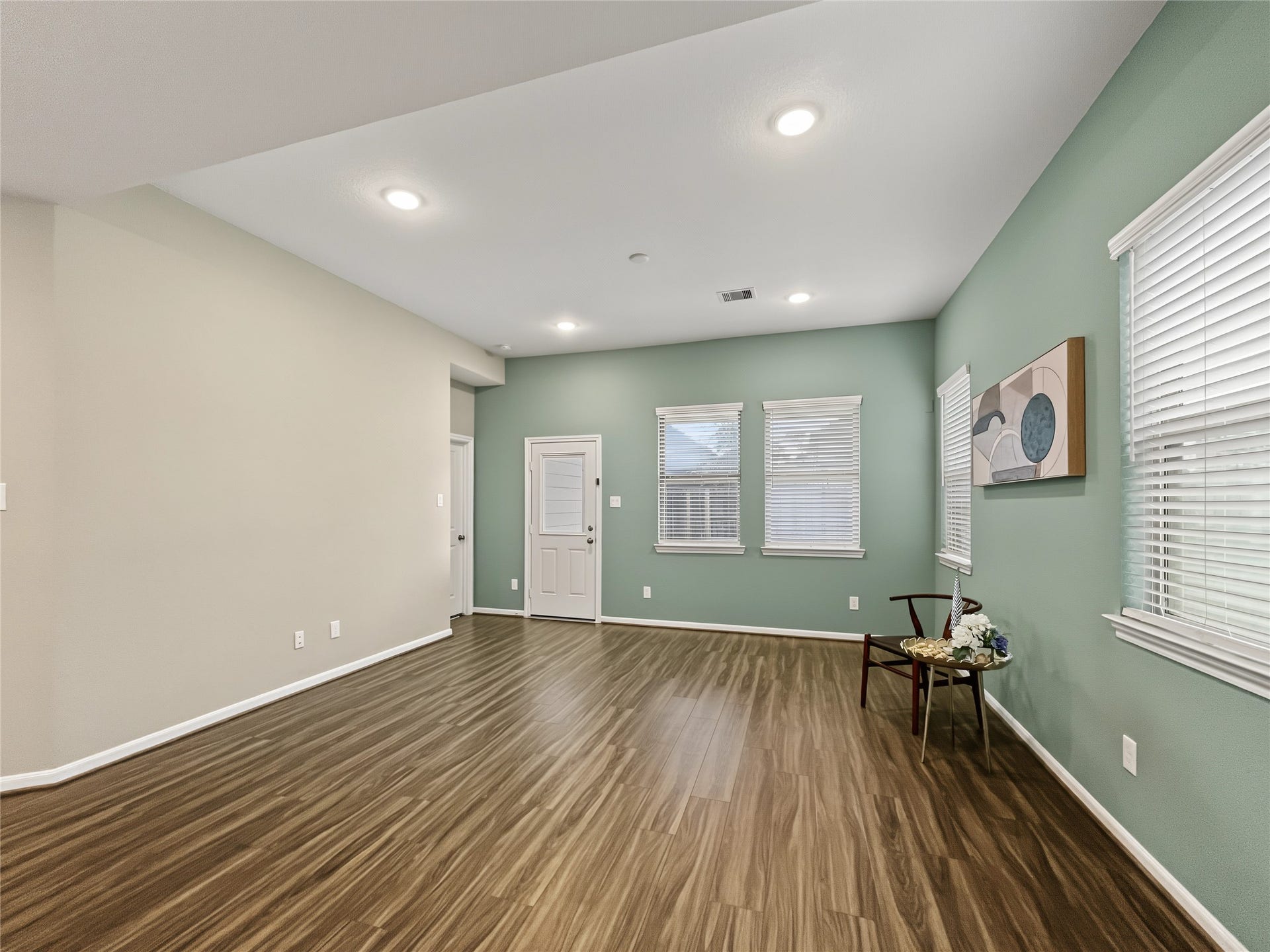 1423 Cecilia Vines Drive, Conroe, TX 77301 View from the kitchen to the living room.
