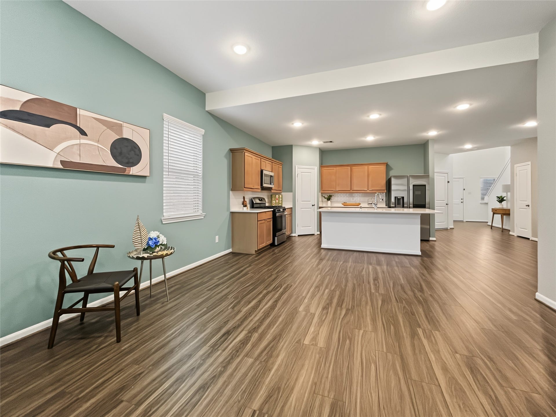1423 Cecilia Vines Drive, Conroe, TX 77301 Great view from the living room to the open kitchen to the social areas.
