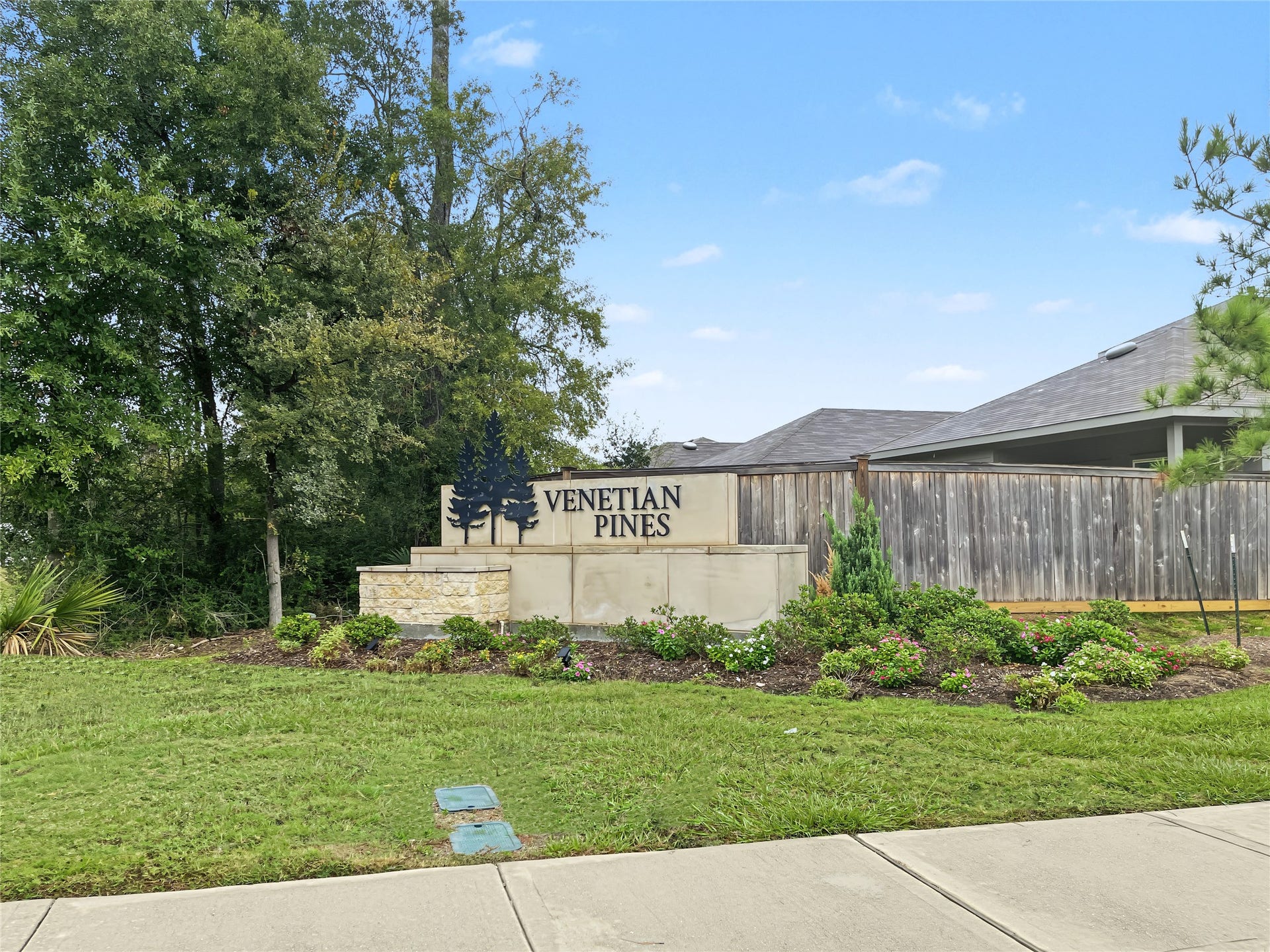 1423 Cecilia Vines Drive, Conroe, TX 77301 Welcome to Venetian Pines.