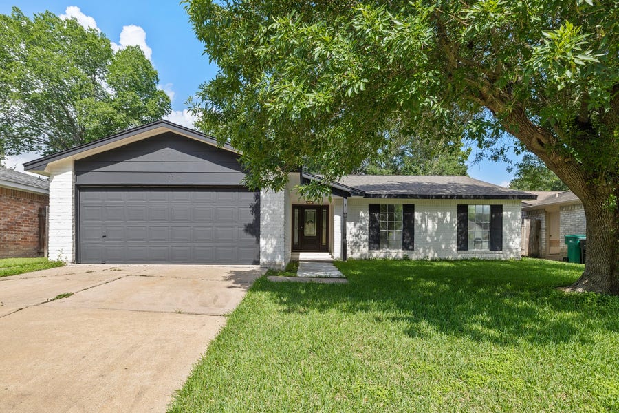 Property photo for 10415 Towne Oak Lane, Sugar Land, TX