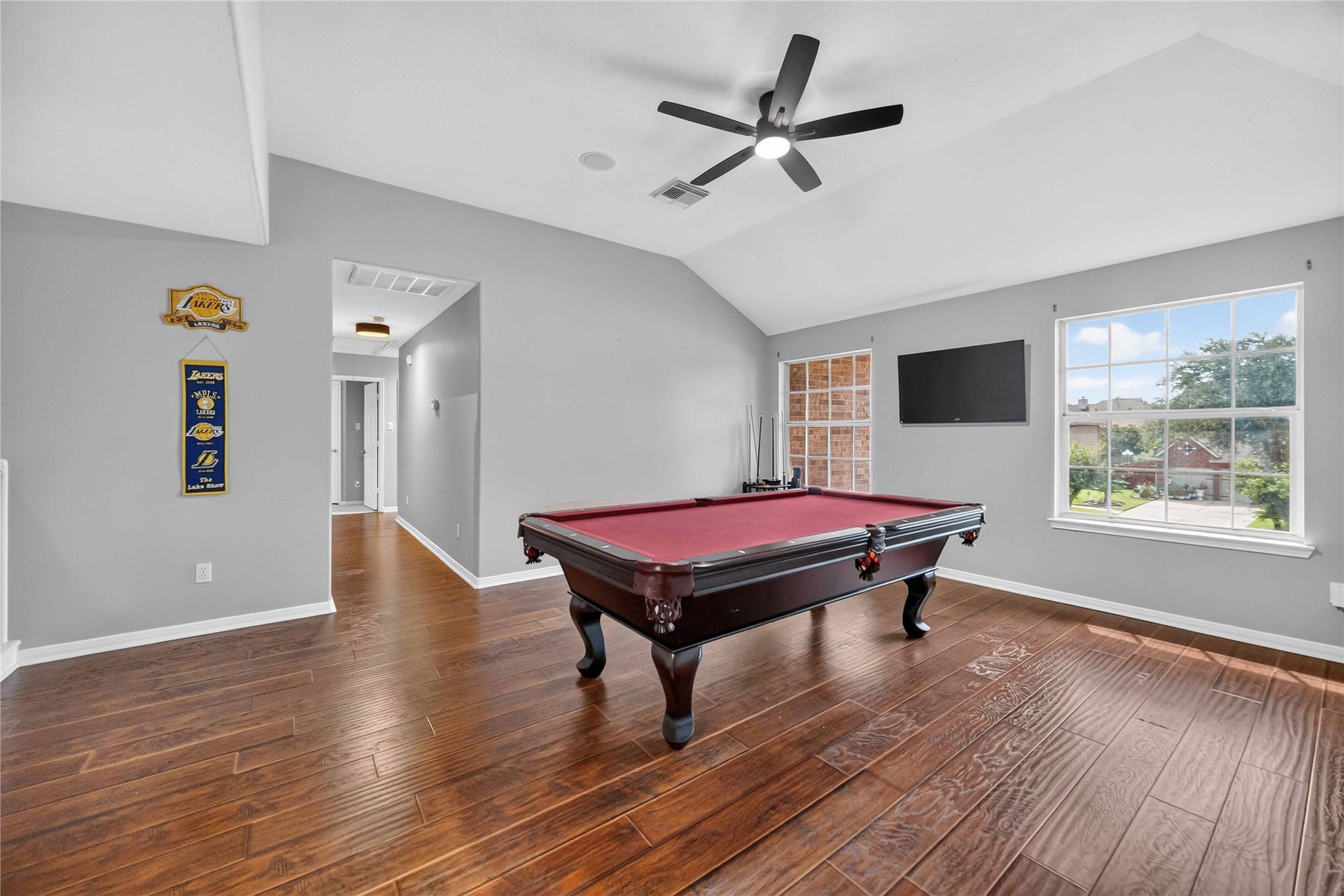 Upstairs game room/flex space