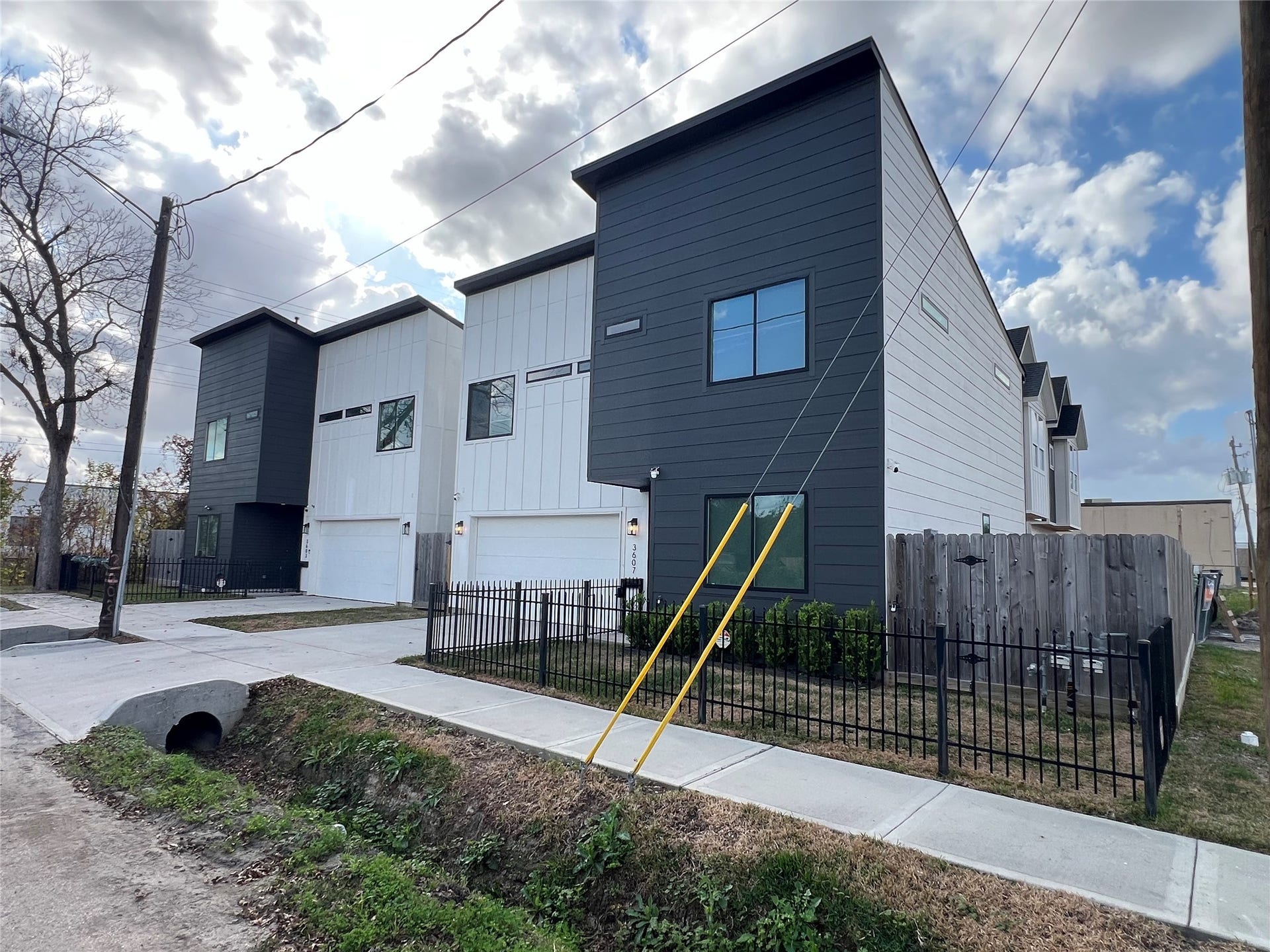 220 E 37th Street, Houston, TX 77018 New Townhouse developments just down the street