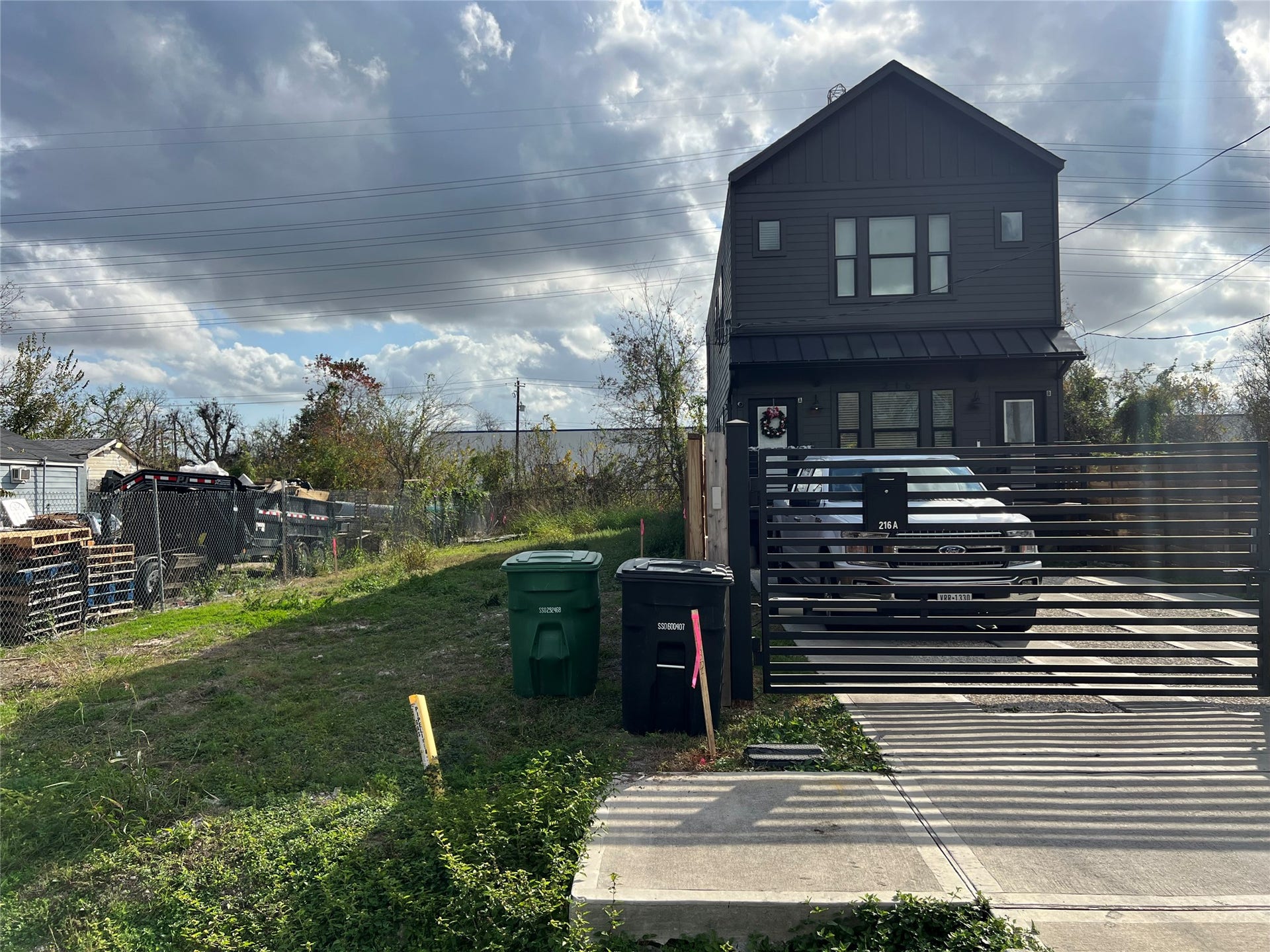 220 E 37th Street, Houston, TX 77018 A recently completed duplex about two properties down.