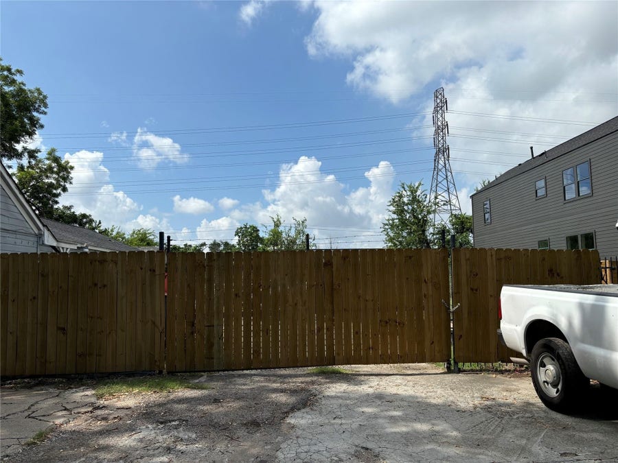 Property photo for 220 E 37th Street, Houston, TX