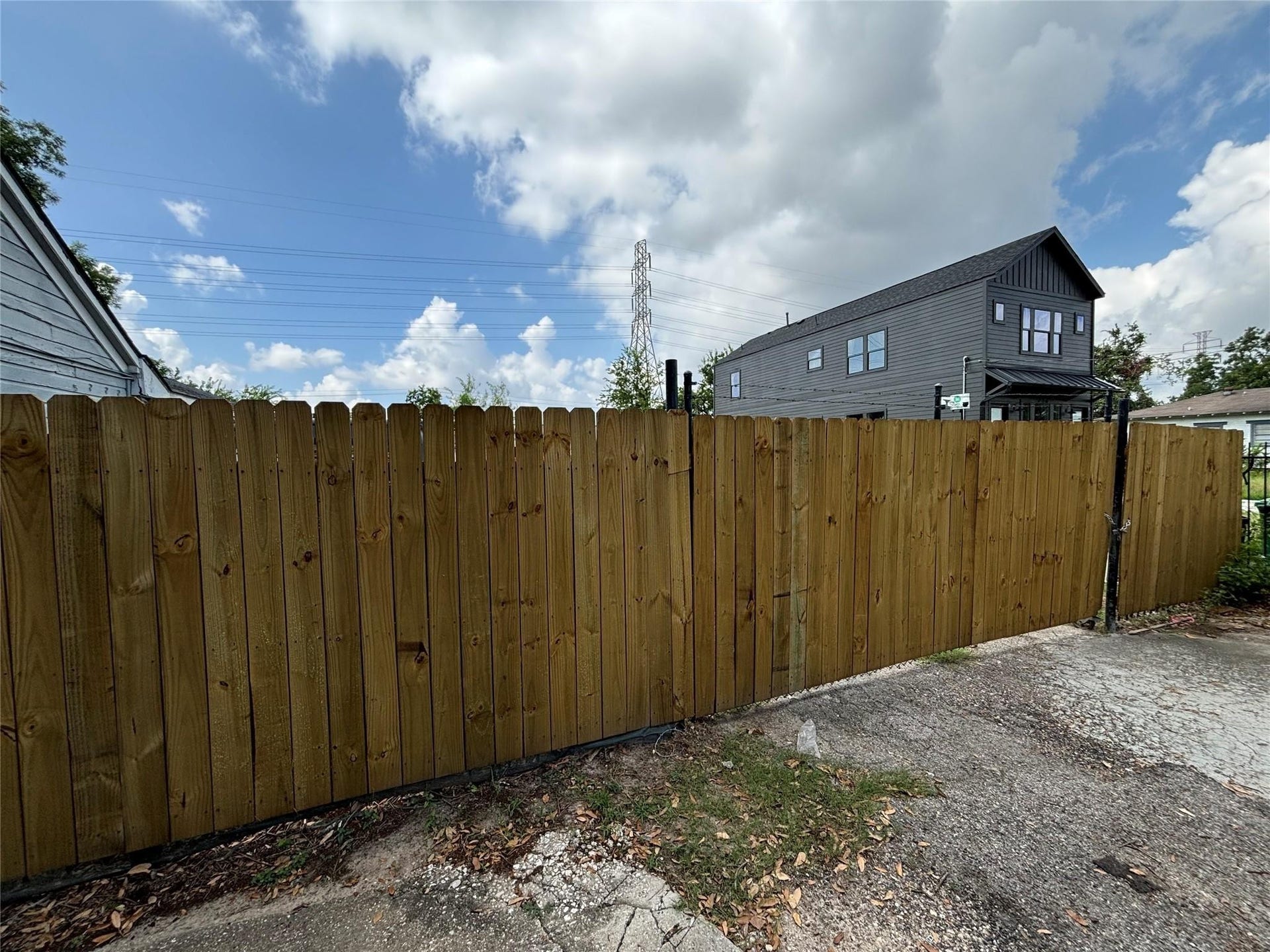 220 E 37th Street, Houston, TX 77018 220 E 37th Street, Houston, TX 77018