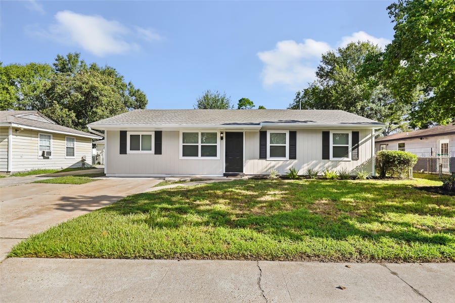 Property photo for 7111 Oak Village Drive, Houston, TX