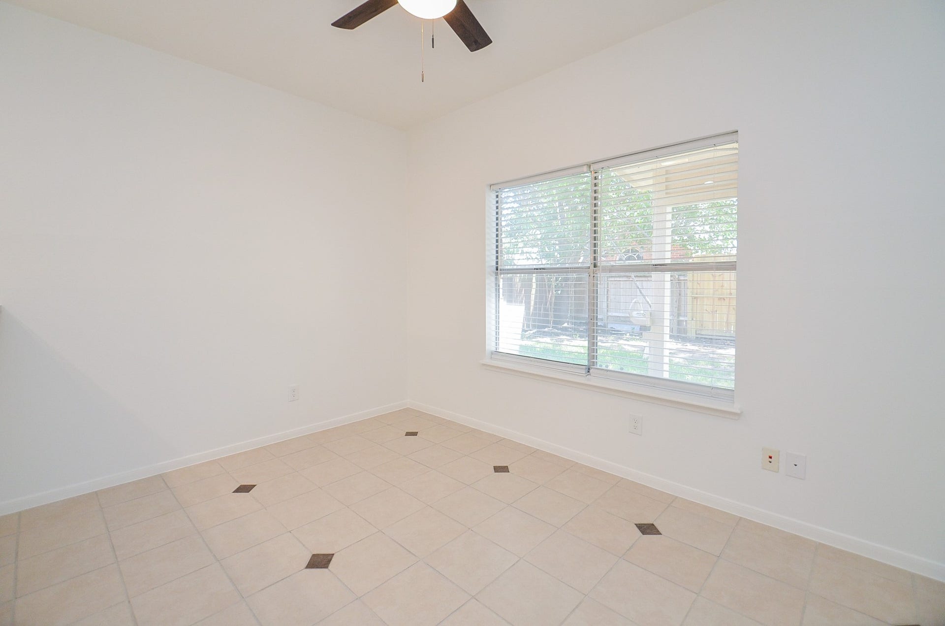 19127 Lookout Mountain Lane, Katy, TX 77449 kitchen nook area for daily meals