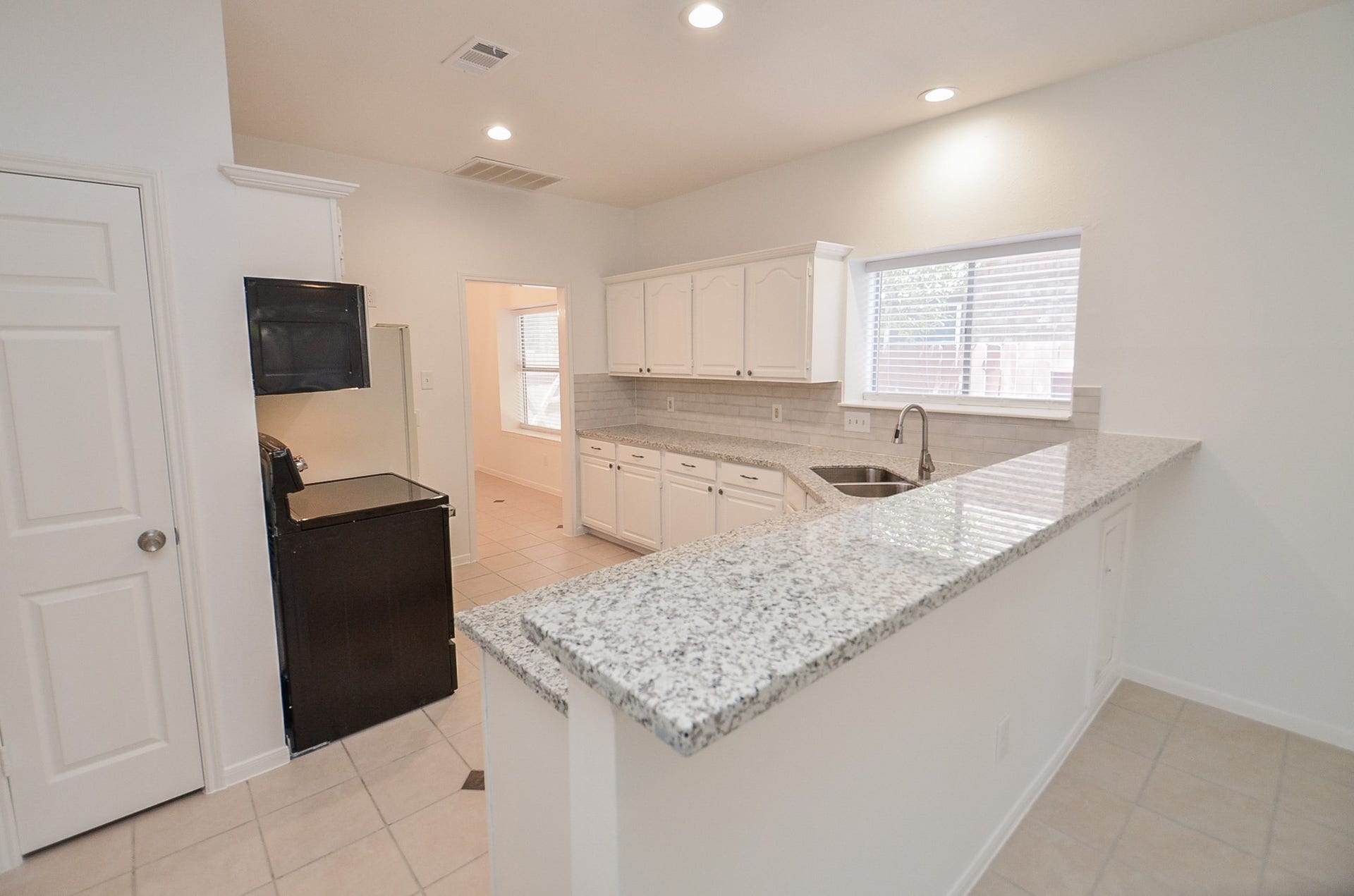19127 Lookout Mountain Lane, Katy, TX 77449 Nice big kitchen for all your home chef's!