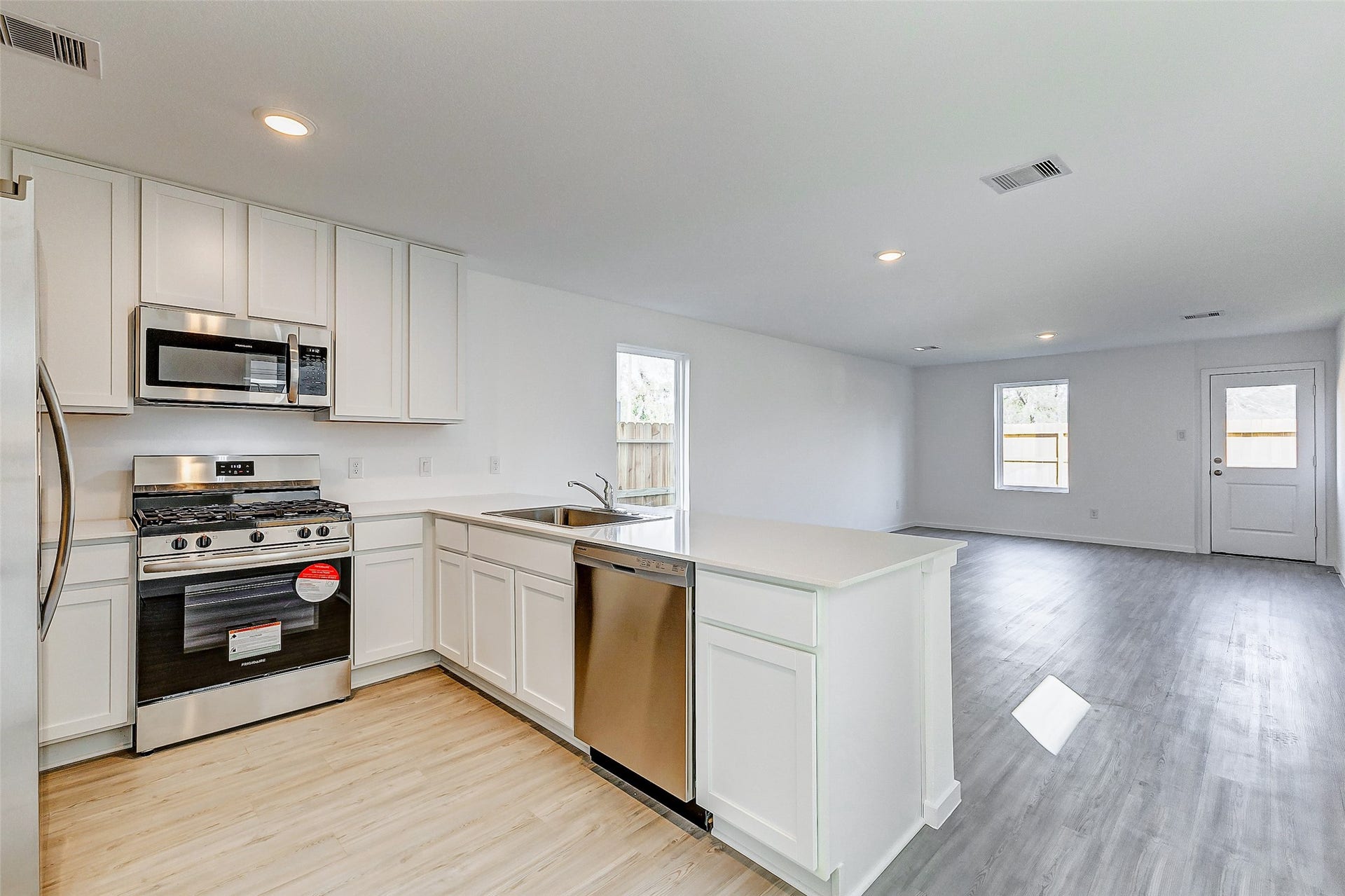 21438 Carosella Drive, New Caney, TX 77357 21438 Carosella Drive, New Caney, TX 77357