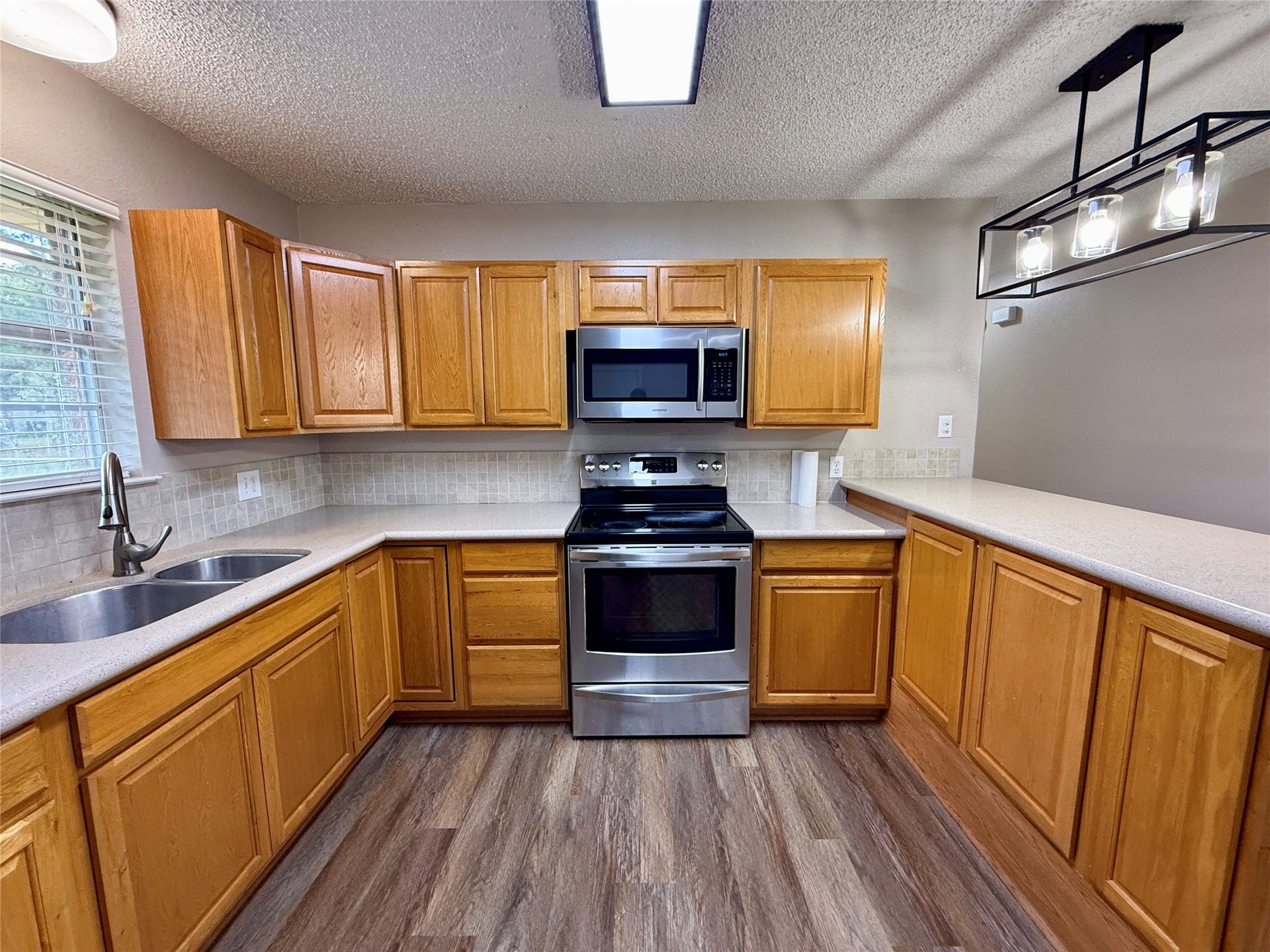 309 Crews Way, West Columbia, TX 77486 Plenty of counter space and storage