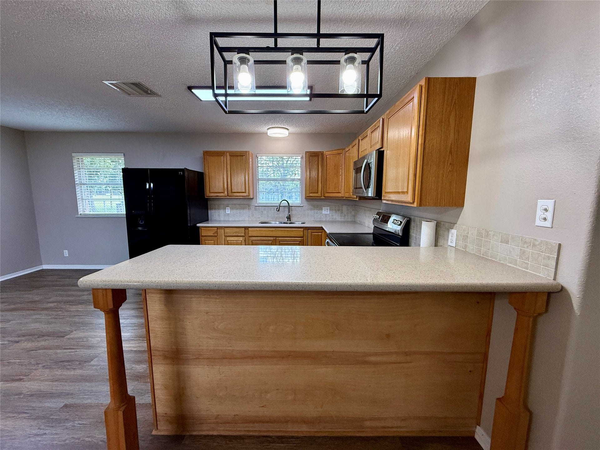 309 Crews Way, West Columbia, TX 77486 Breakfast Bar or additional seating