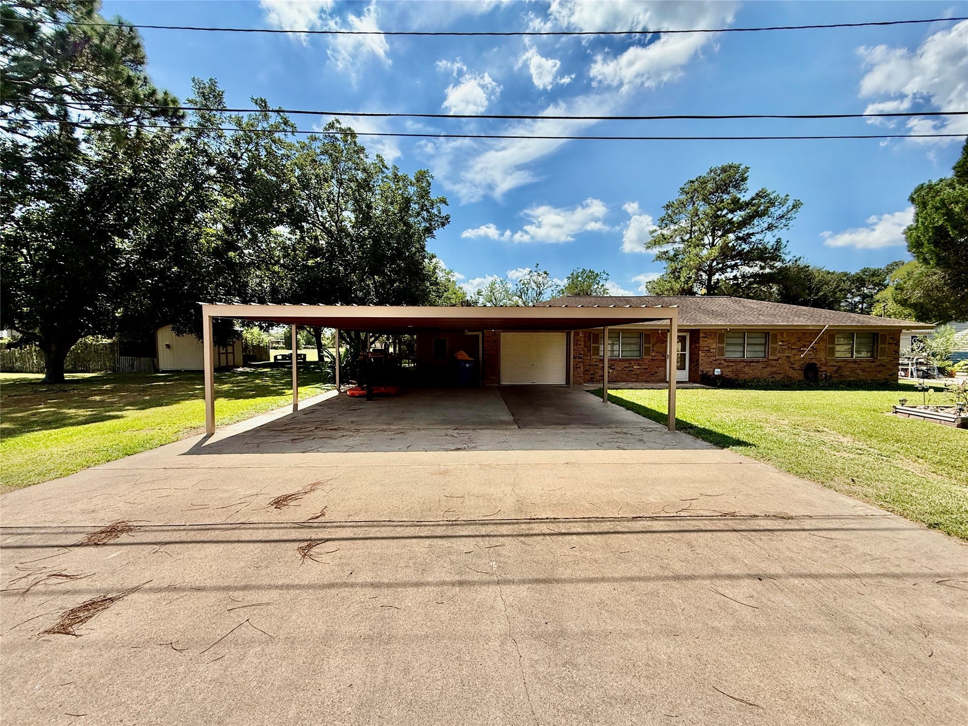 309 Crews Way, West Columbia, TX 77486 Covered parking and extra parking
